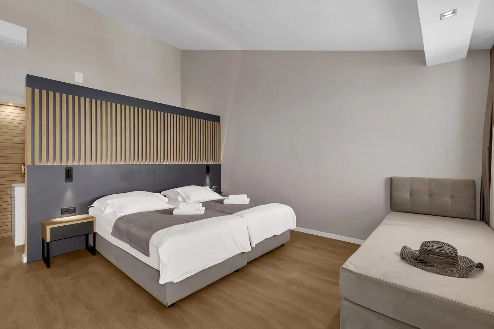 Bed in Beach Hotel Božikovina