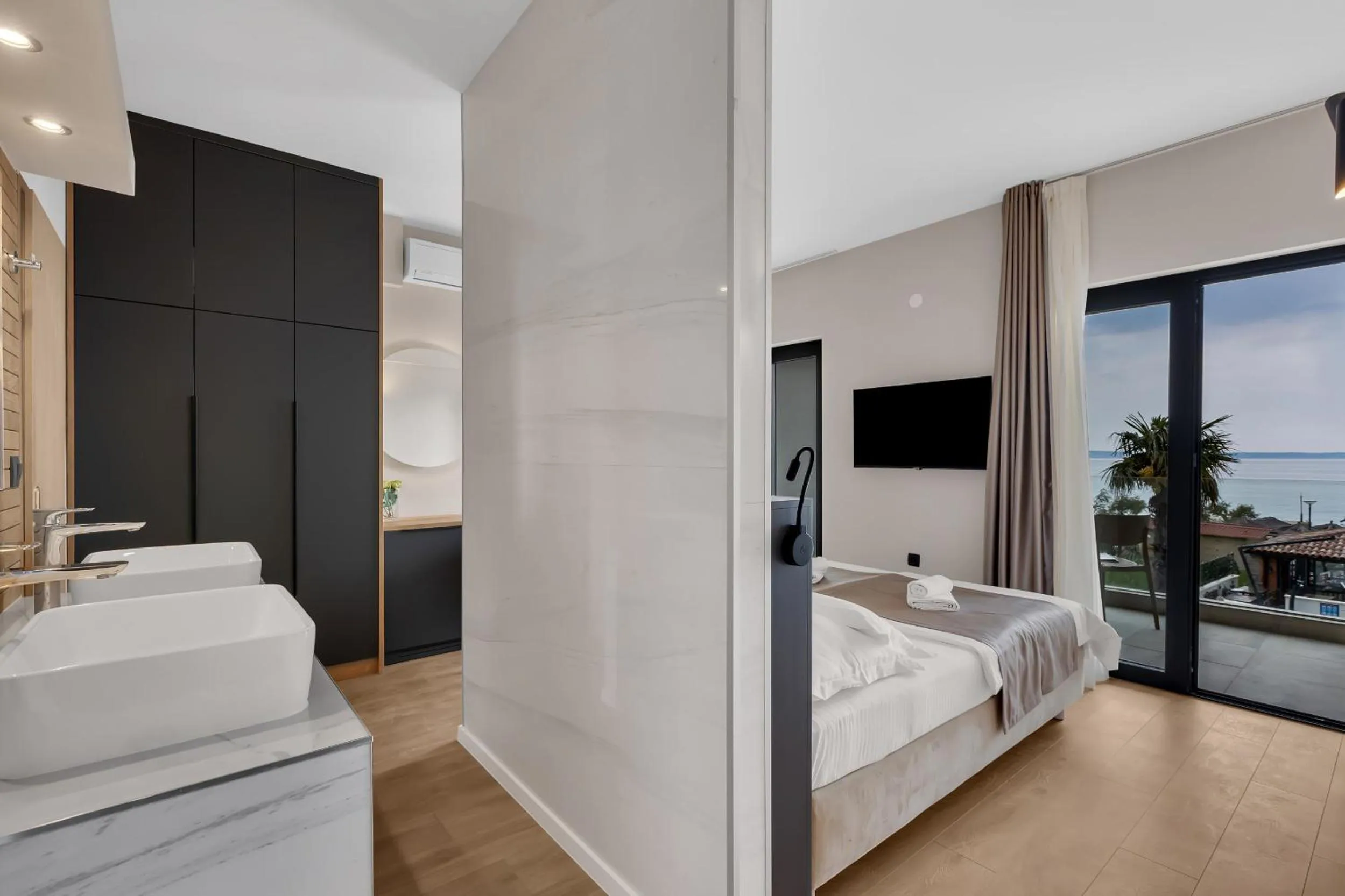 Bed in Beach Hotel Božikovina