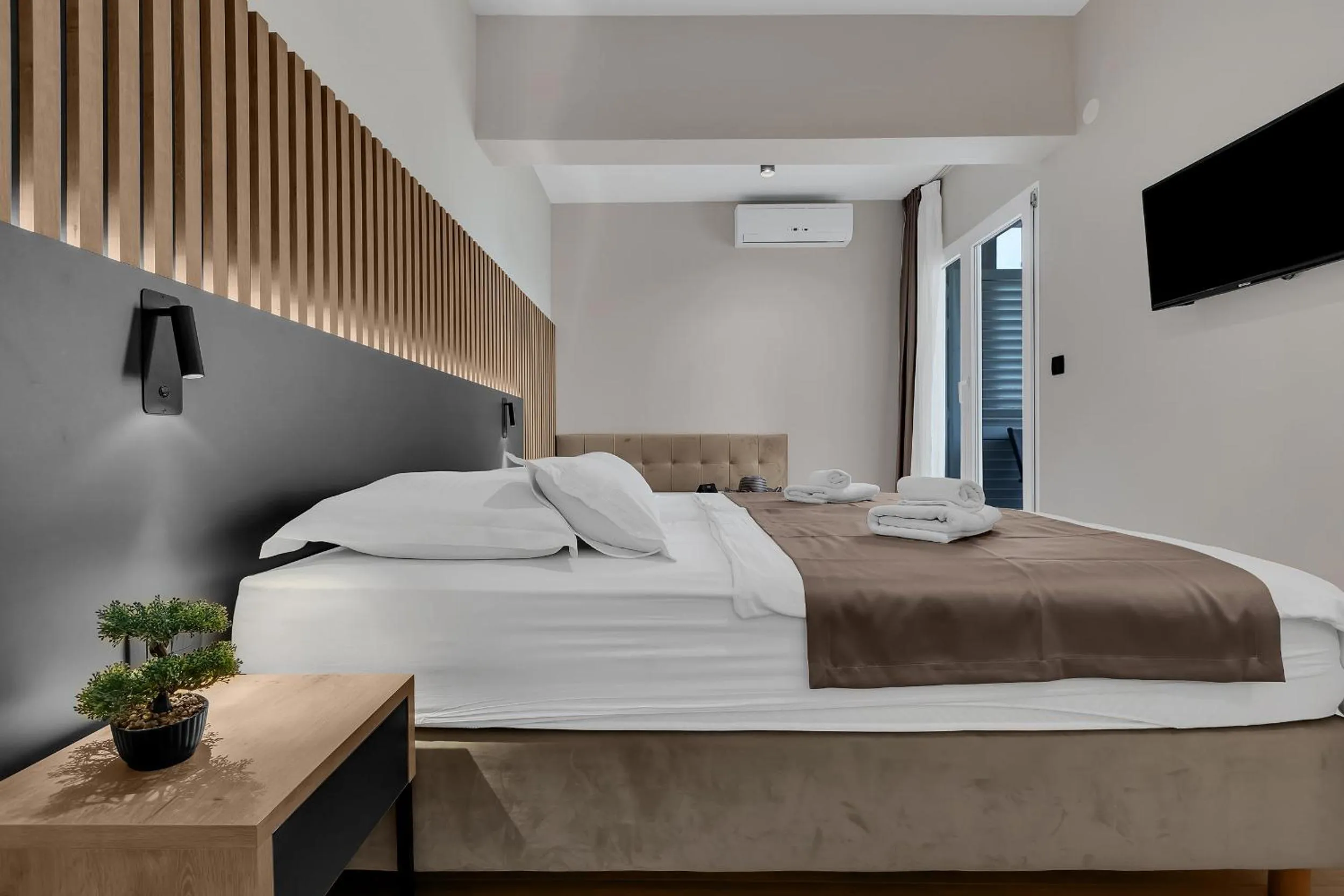 Bed in Beach Hotel Božikovina