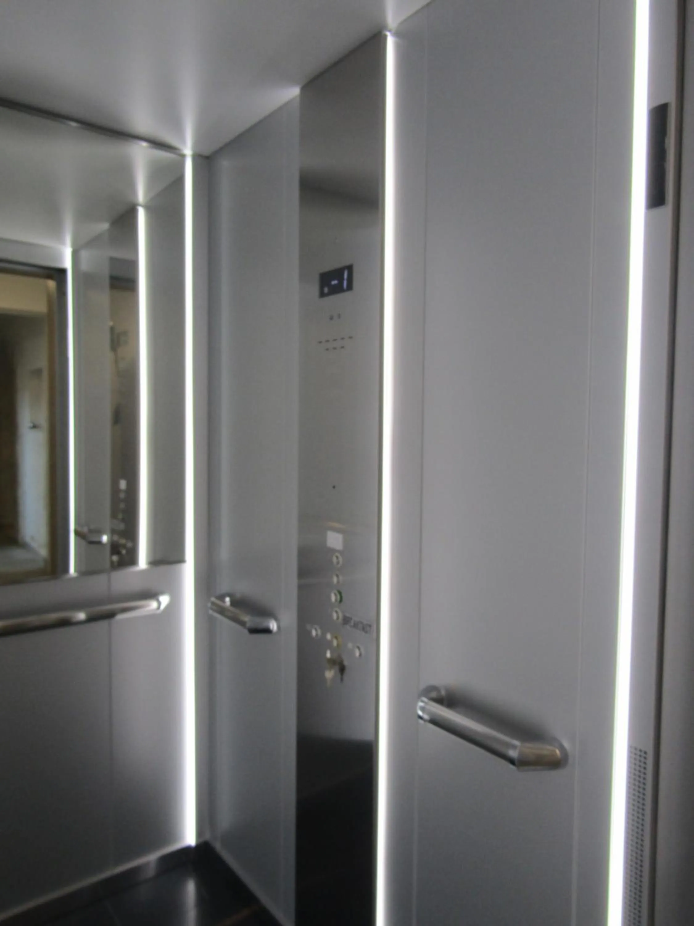 elevator in Beach Hotel Božikovina