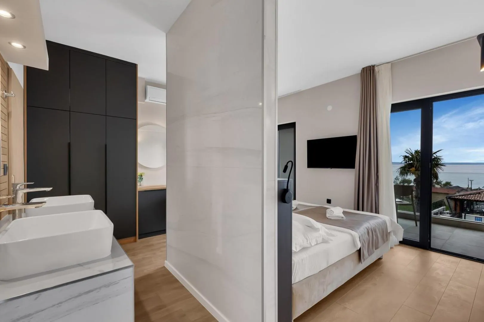 Bed in Beach Hotel Božikovina