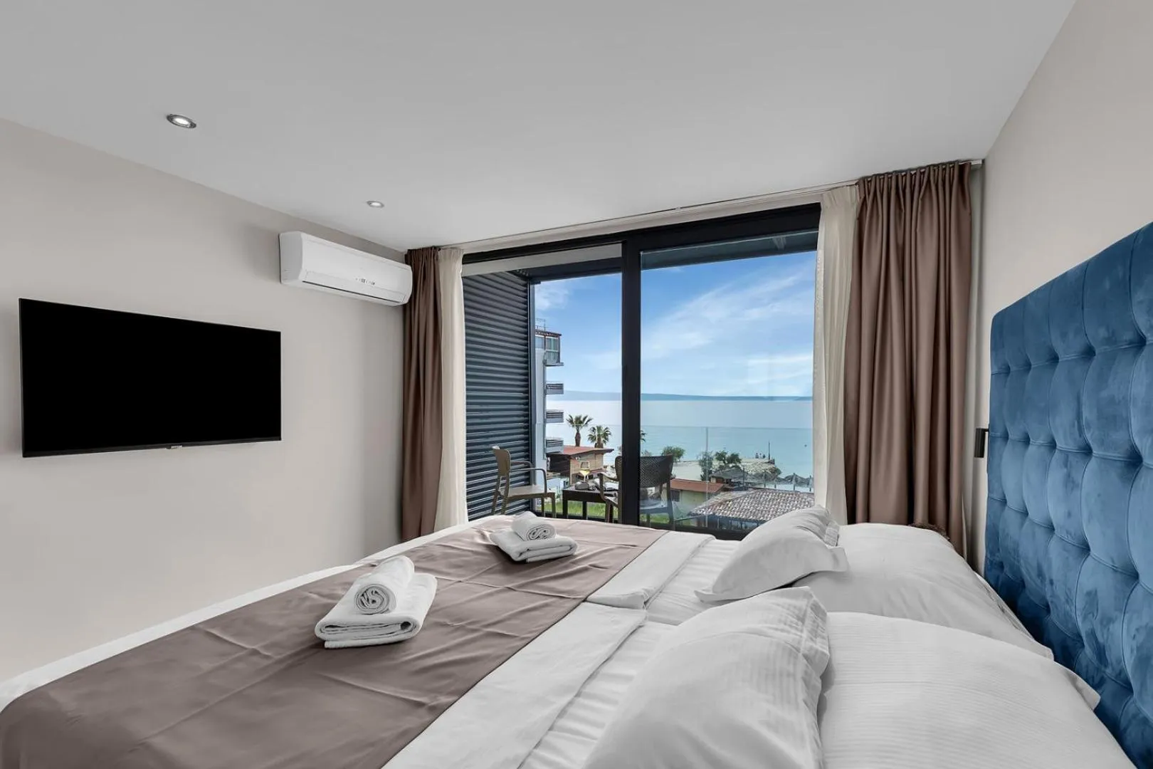 Bed in Beach Hotel Božikovina