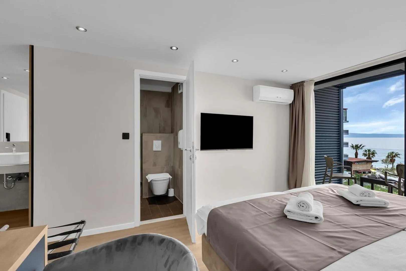 Bedroom, Bed in Beach Hotel Božikovina