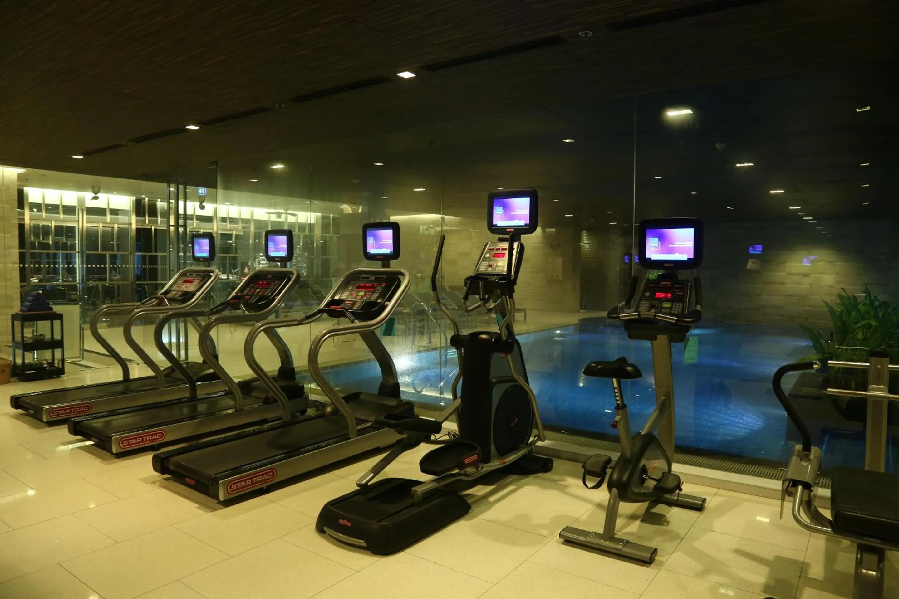 Swimming pool in Novotel Bangkok IMPACT