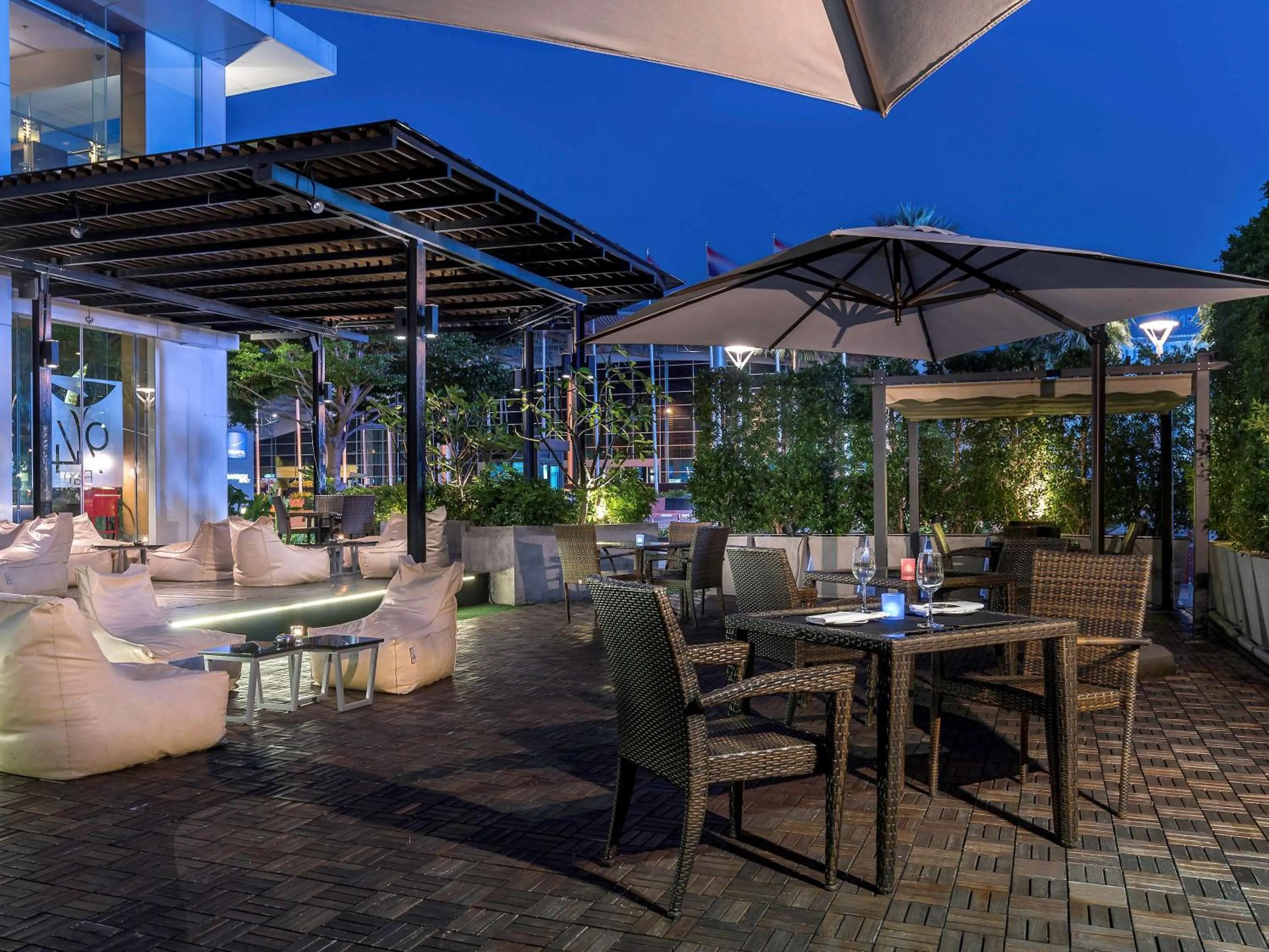 Lounge or bar in Novotel Bangkok IMPACT