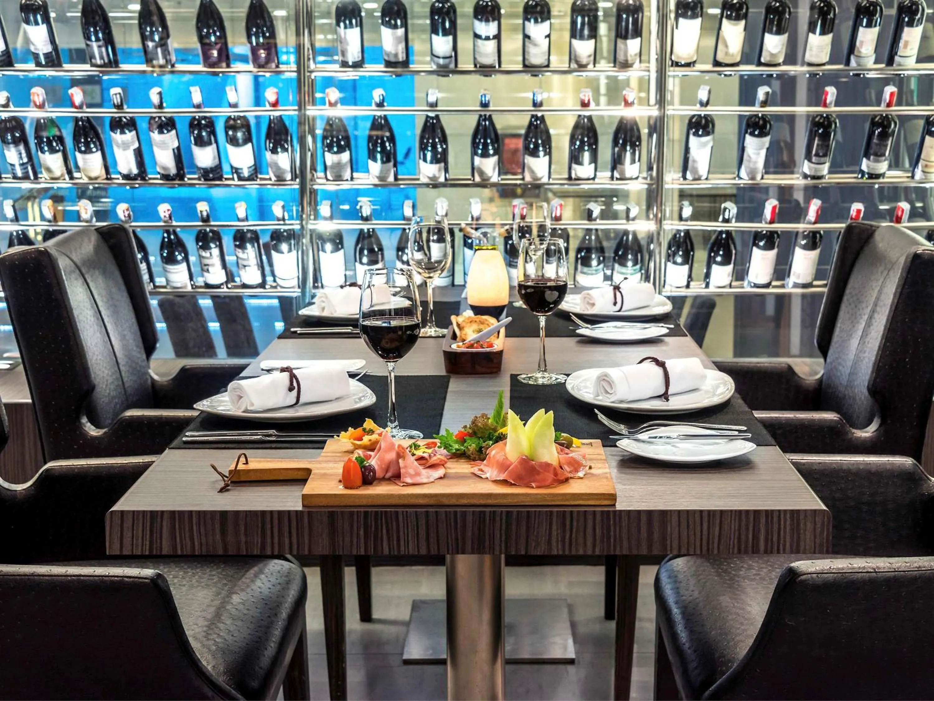 Restaurant/places to eat in Novotel Bangkok IMPACT