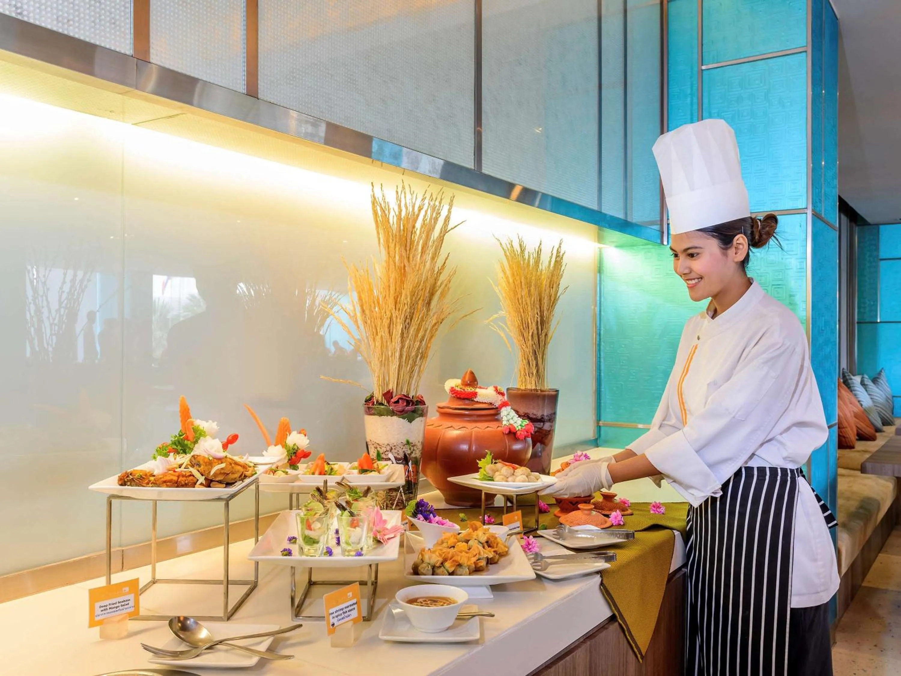 Restaurant/places to eat in Novotel Bangkok IMPACT