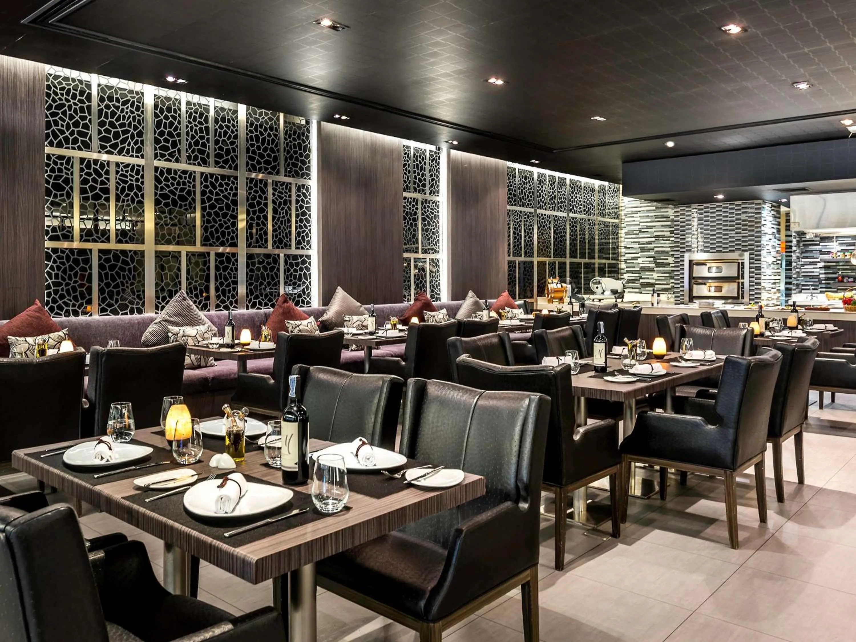 Restaurant/places to eat in Novotel Bangkok IMPACT