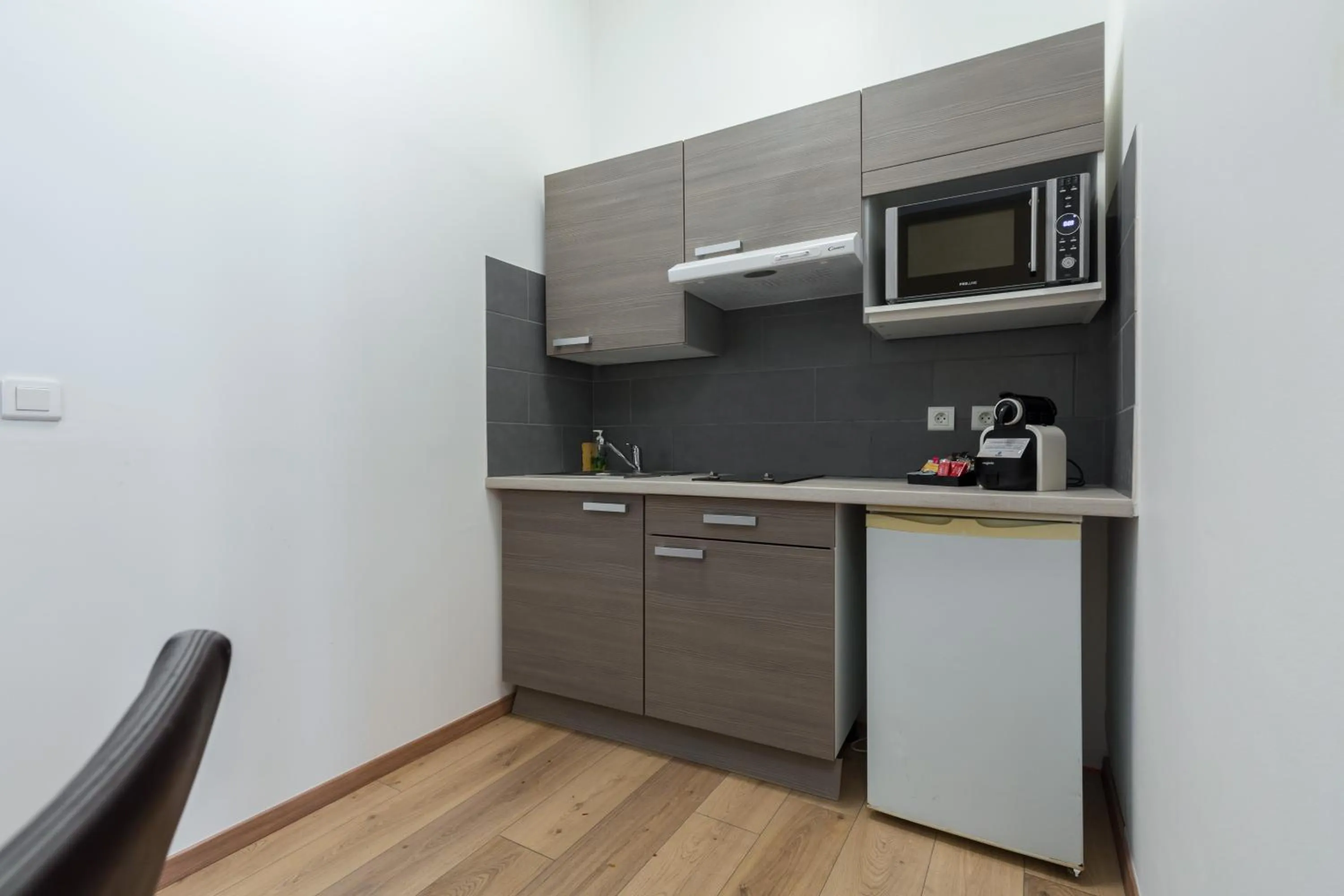 Kitchen or kitchenette in Florella Marceau Apartment