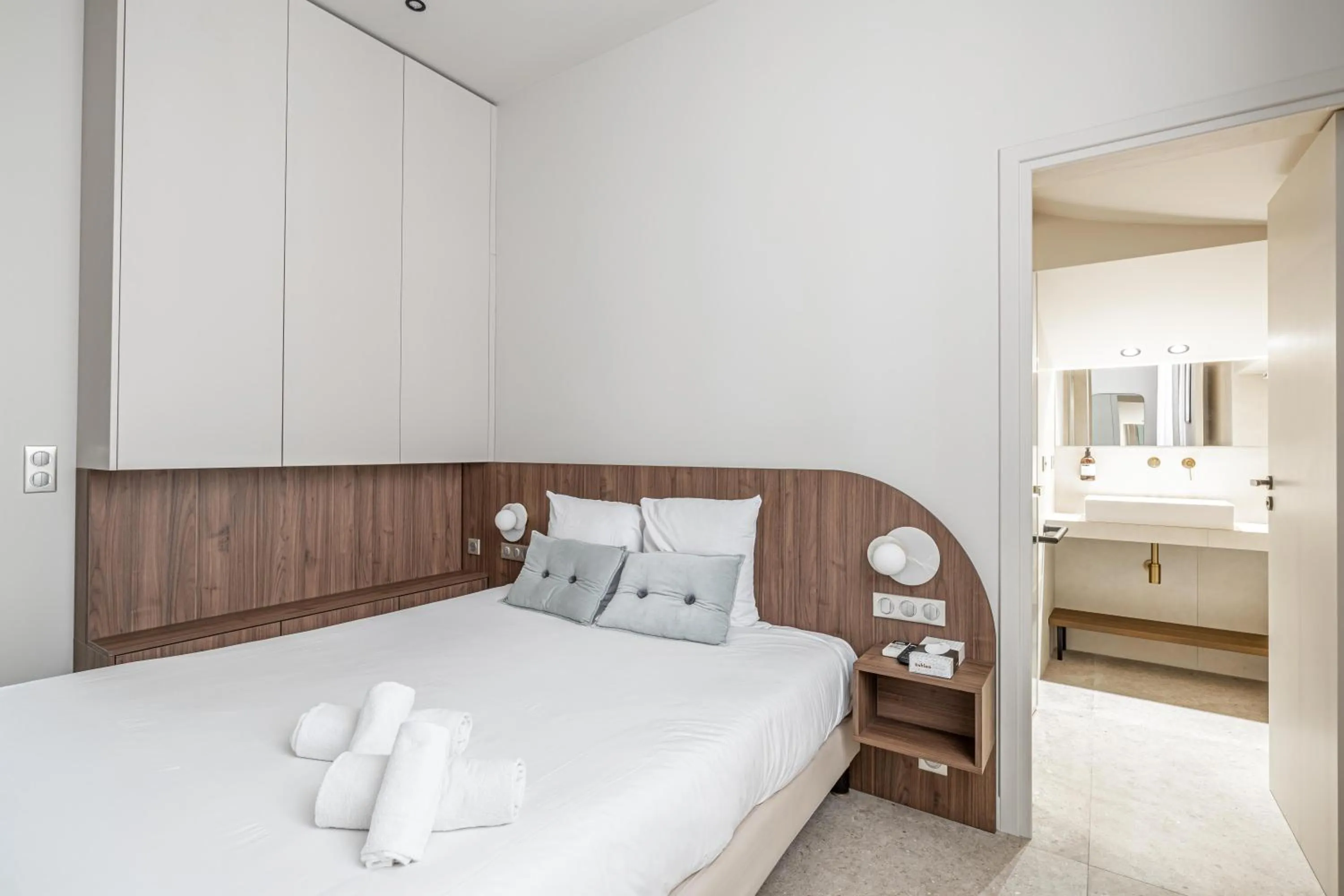 Bedroom, Bed in Florella Marceau Apartment