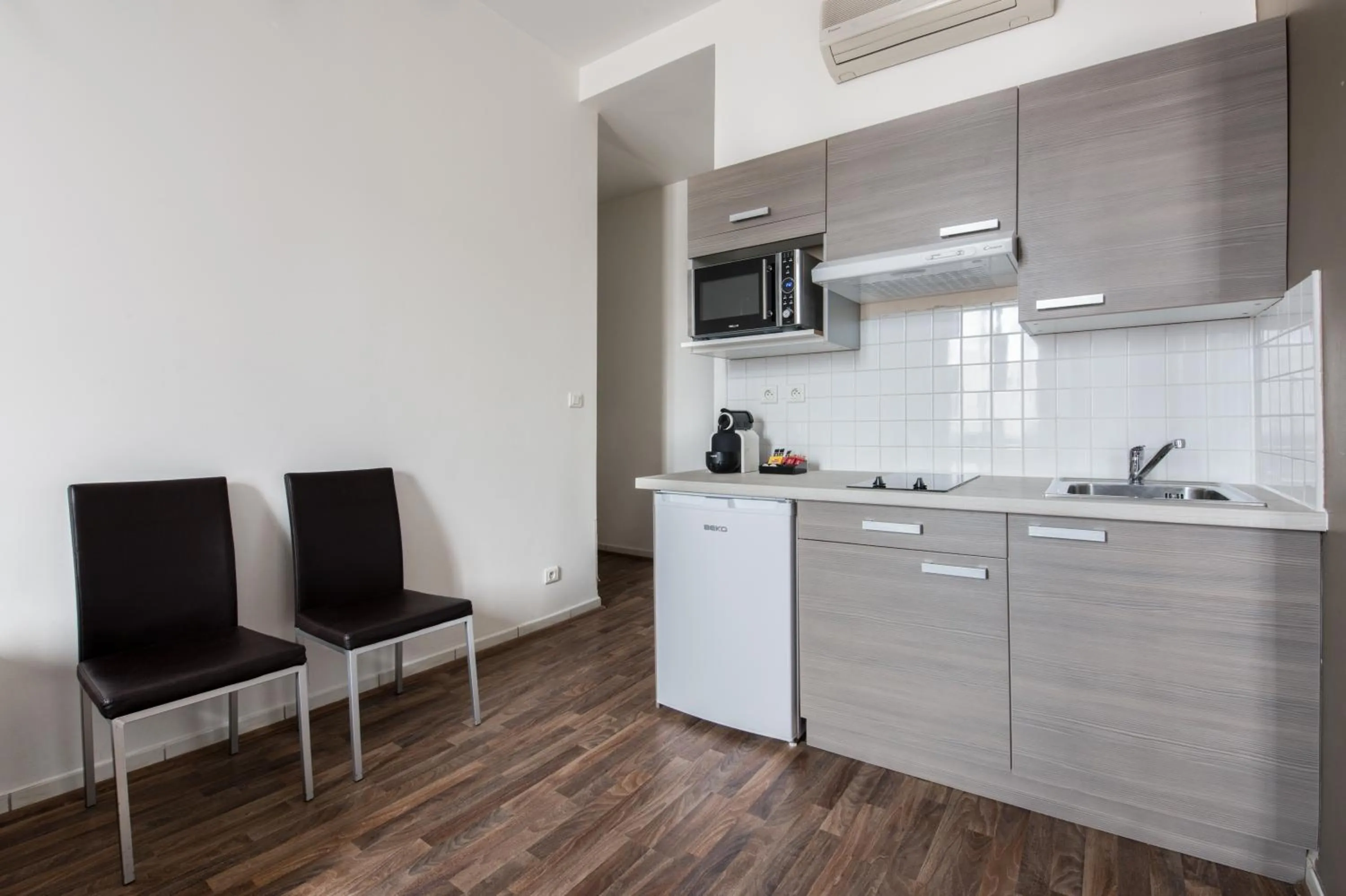 Coffee/tea facilities in Florella Marceau Apartment