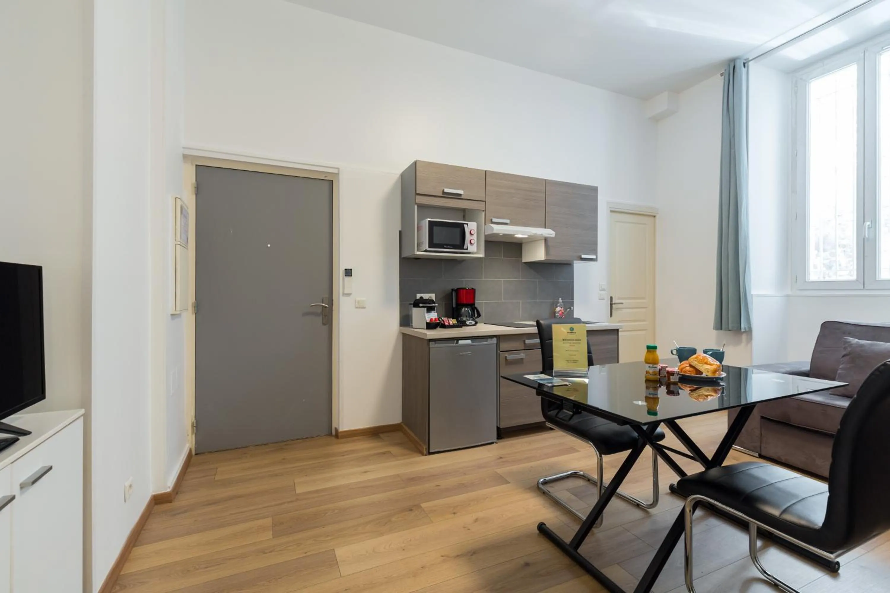 Kitchen or kitchenette in Florella Marceau Apartment