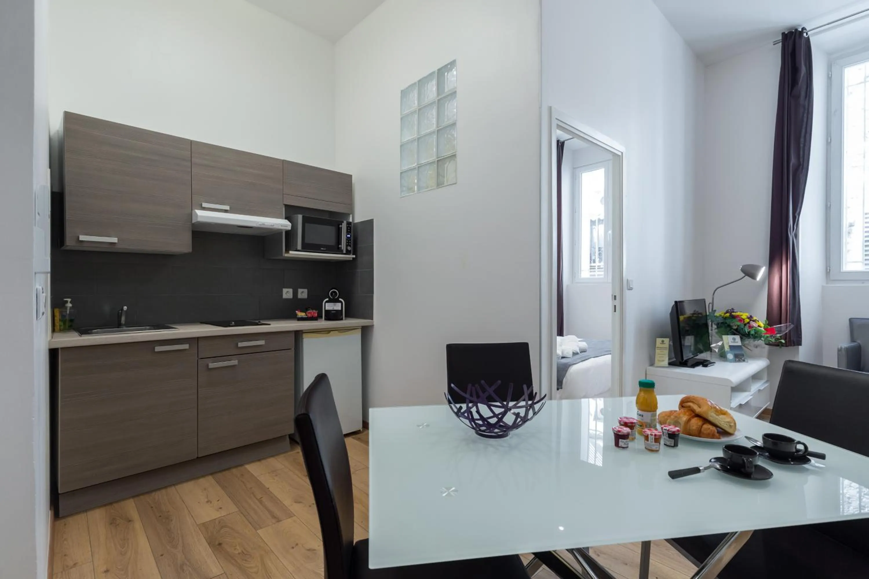 Kitchen or kitchenette in Florella Marceau Apartment