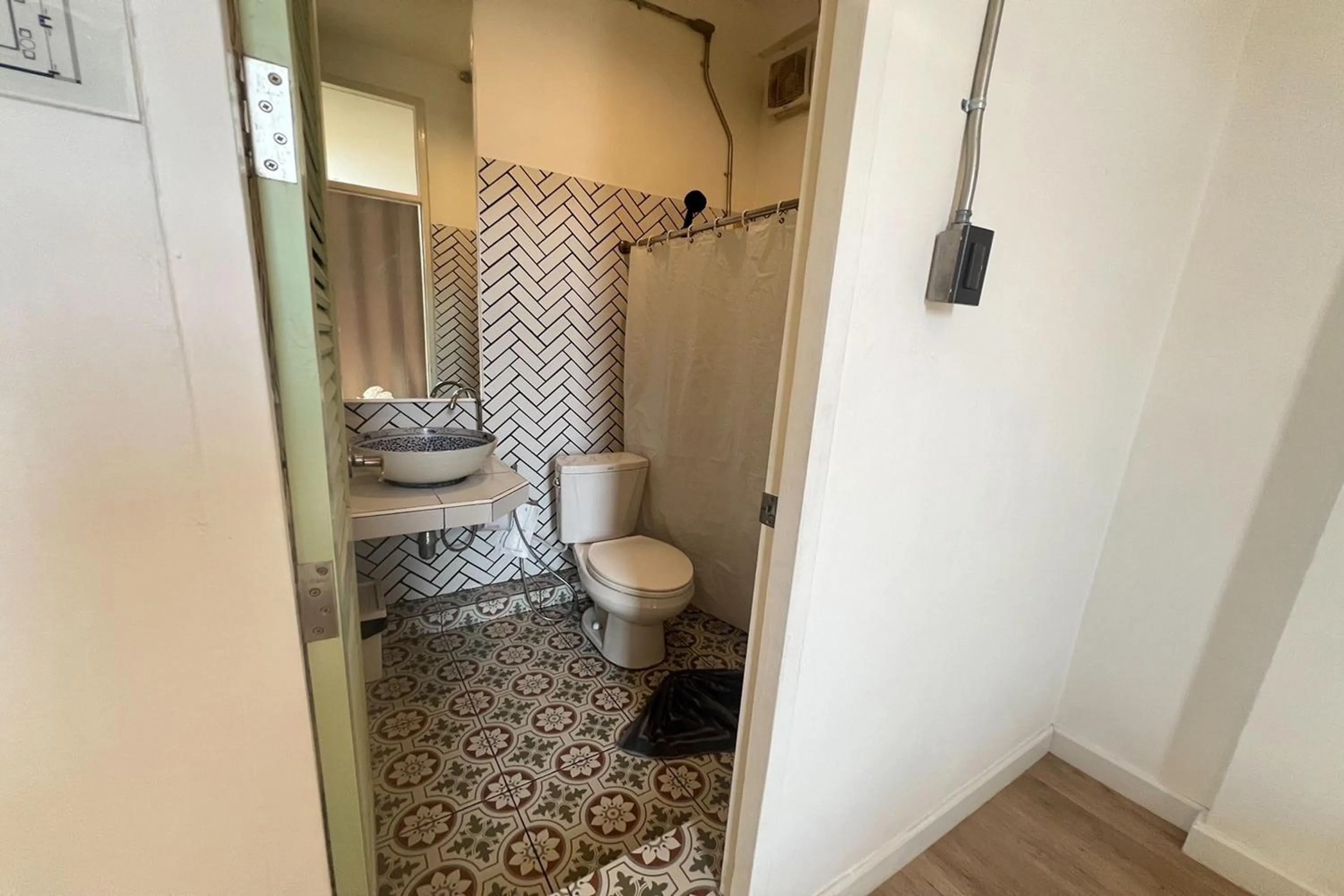 Bathroom in Memmoth Cafe & Hostel in Lampang