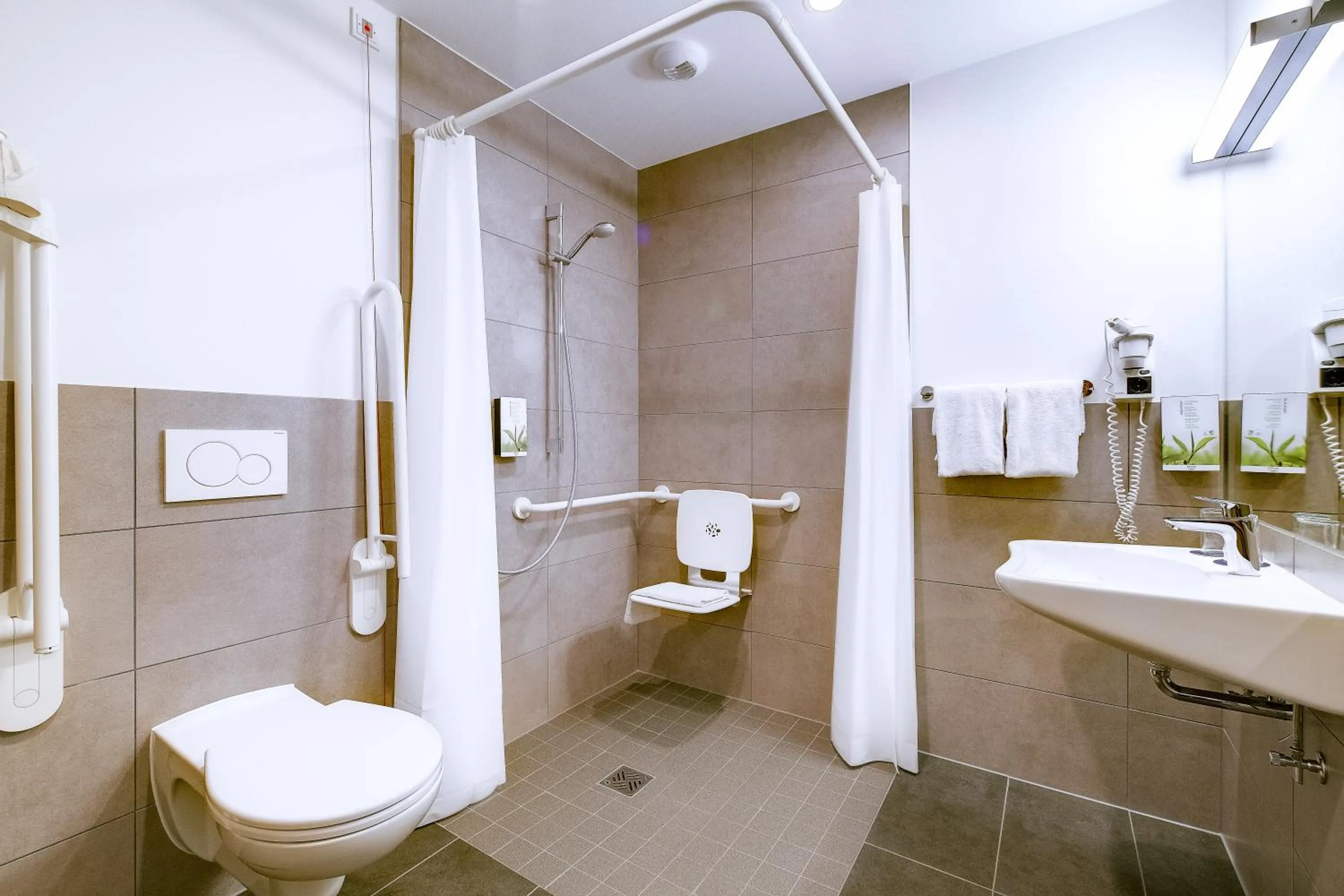 Bathroom in Campanile Leipzig Halle Airport