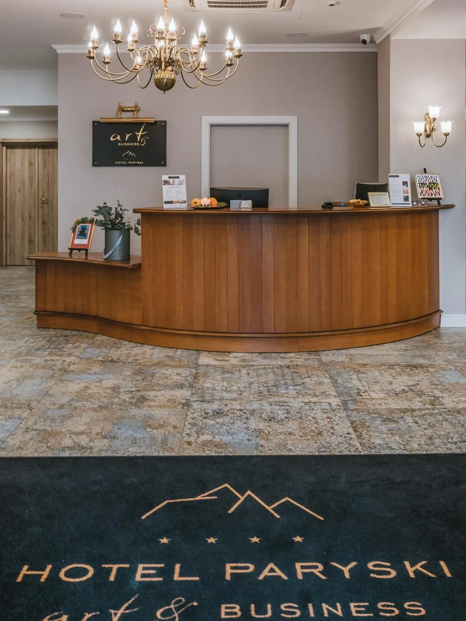 Lobby or reception in Hotel Paryski Art & Business Zakopane - Basen Jacuzzi Sauna Małpi Gaj