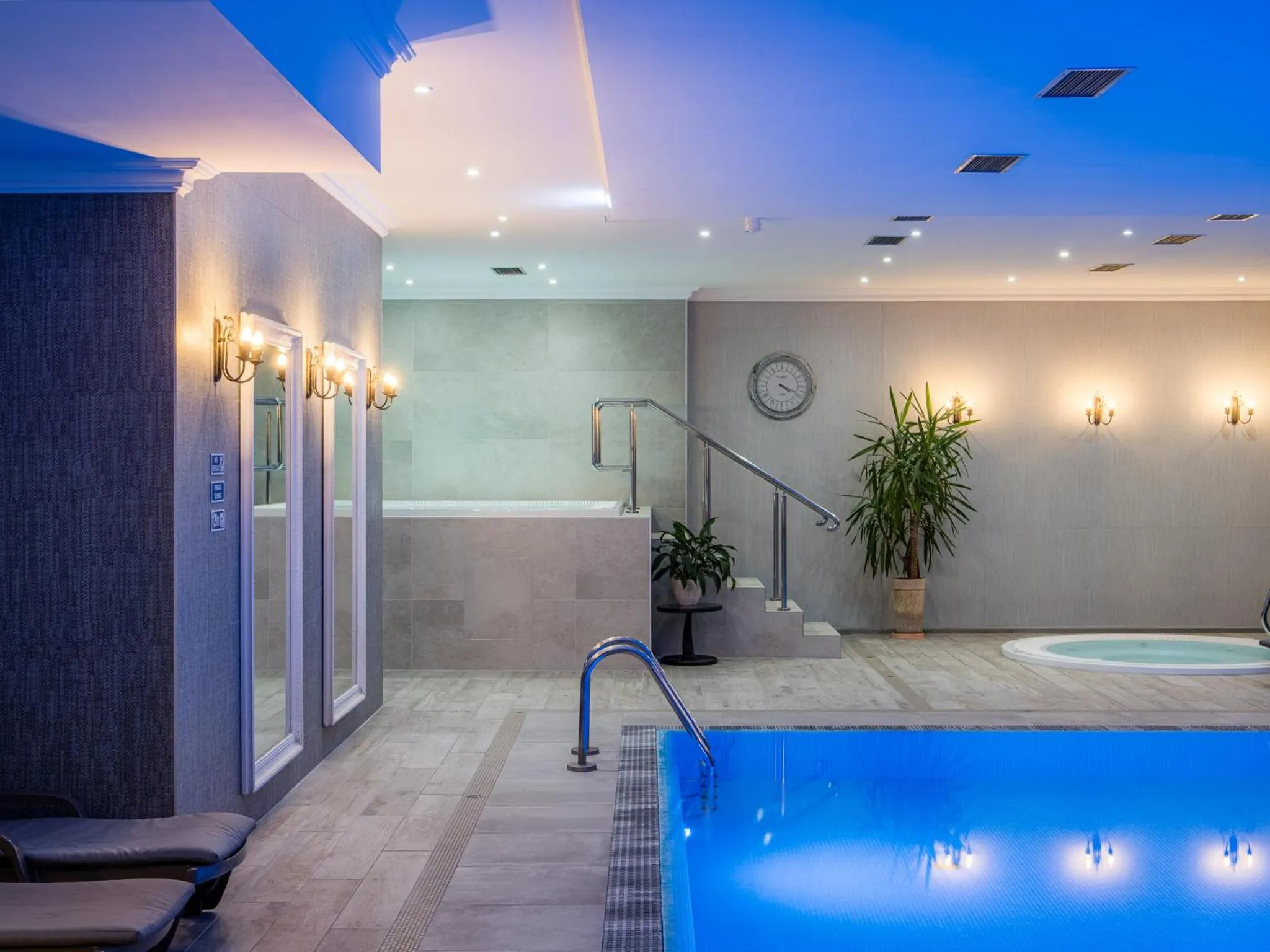 Property building in Hotel Paryski Art & Business Zakopane - Basen Jacuzzi Sauna Małpi Gaj