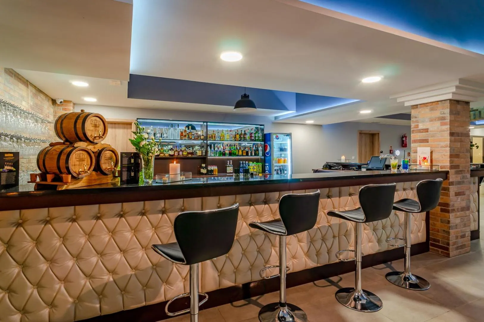 Billiard in Hotel Paryski Art & Business Zakopane - Basen Jacuzzi Sauna Małpi Gaj