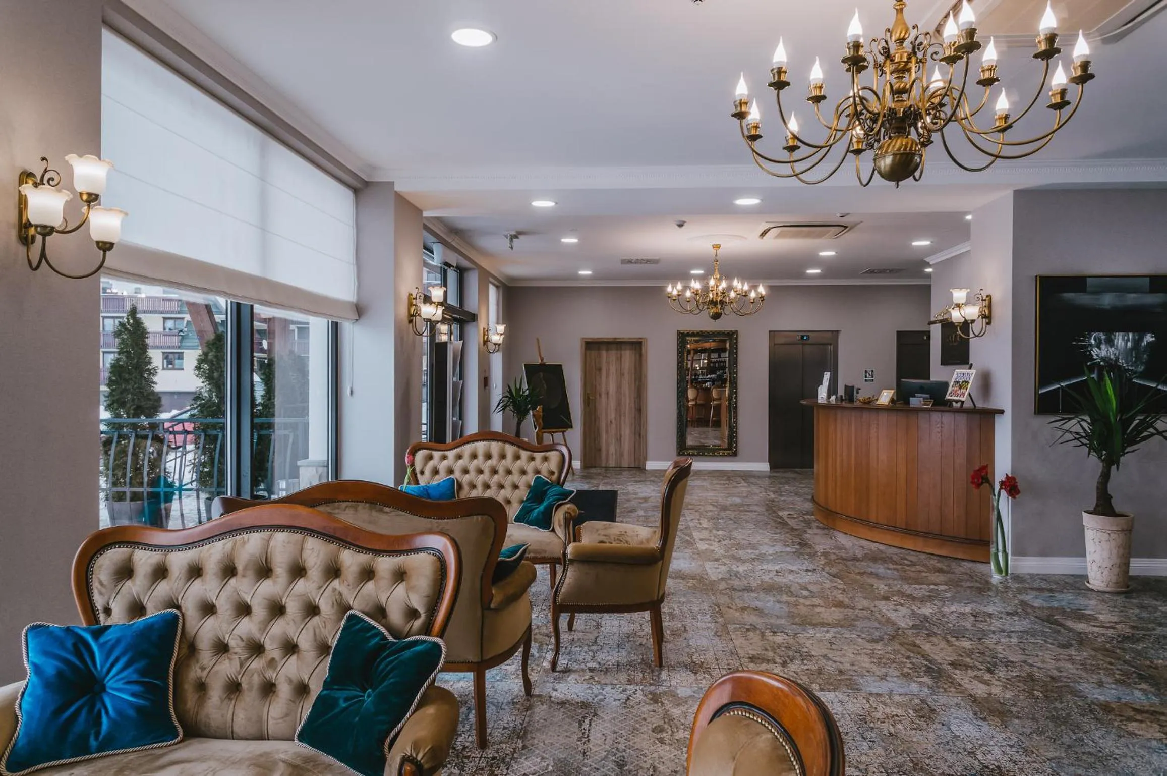 Lobby or reception in Hotel Paryski Art & Business Zakopane - Basen Jacuzzi Sauna Małpi Gaj