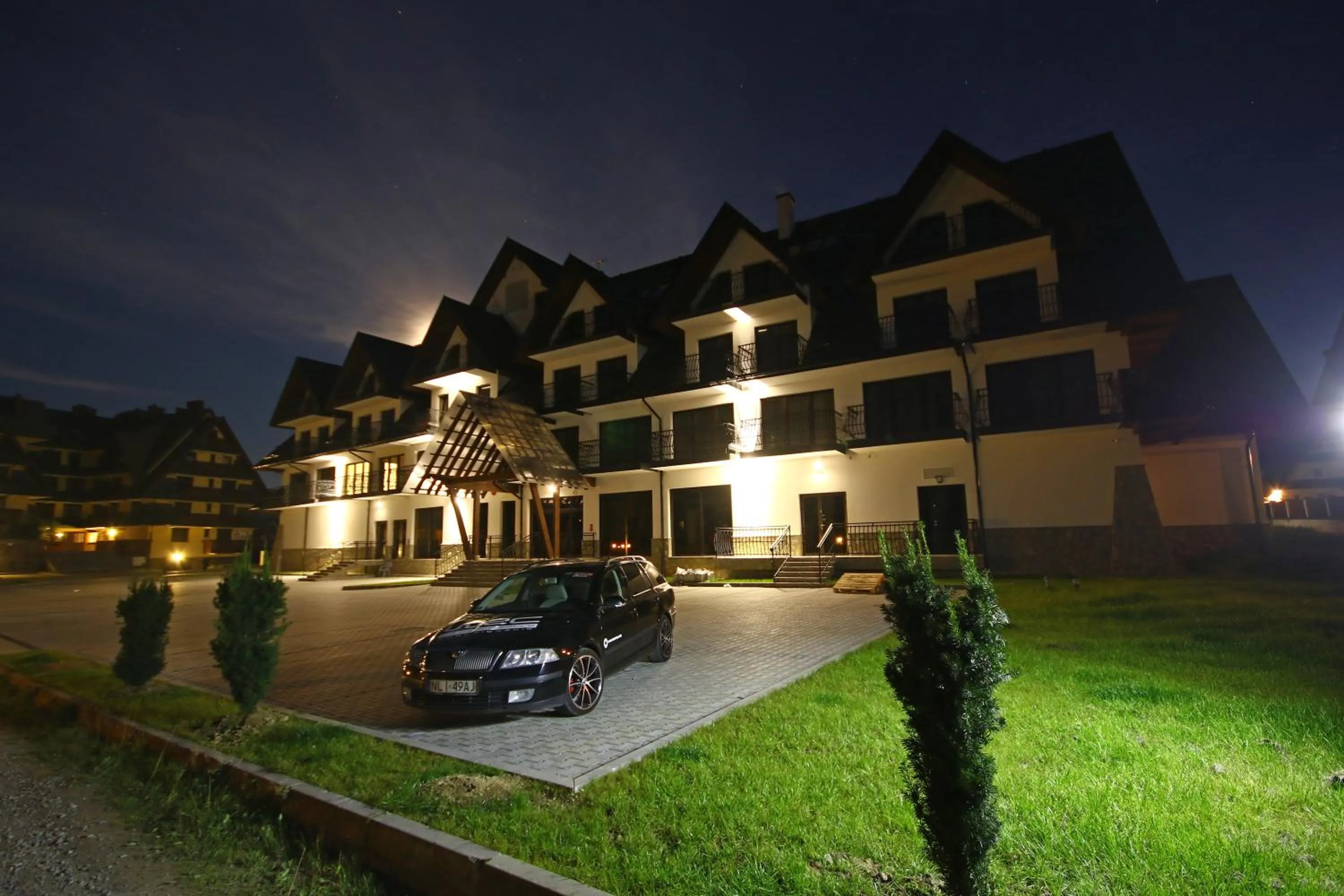 Facade/entrance in Hotel Paryski Art & Business Zakopane - Basen Jacuzzi Sauna Małpi Gaj