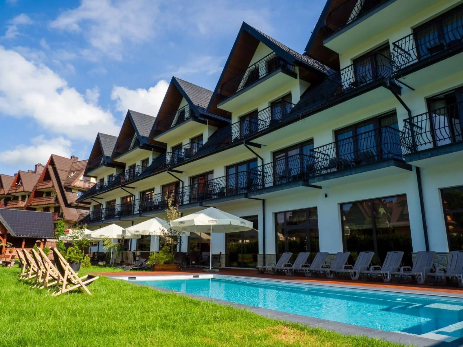 Garden view in Hotel Paryski Art & Business Zakopane - Basen Jacuzzi Sauna Małpi Gaj