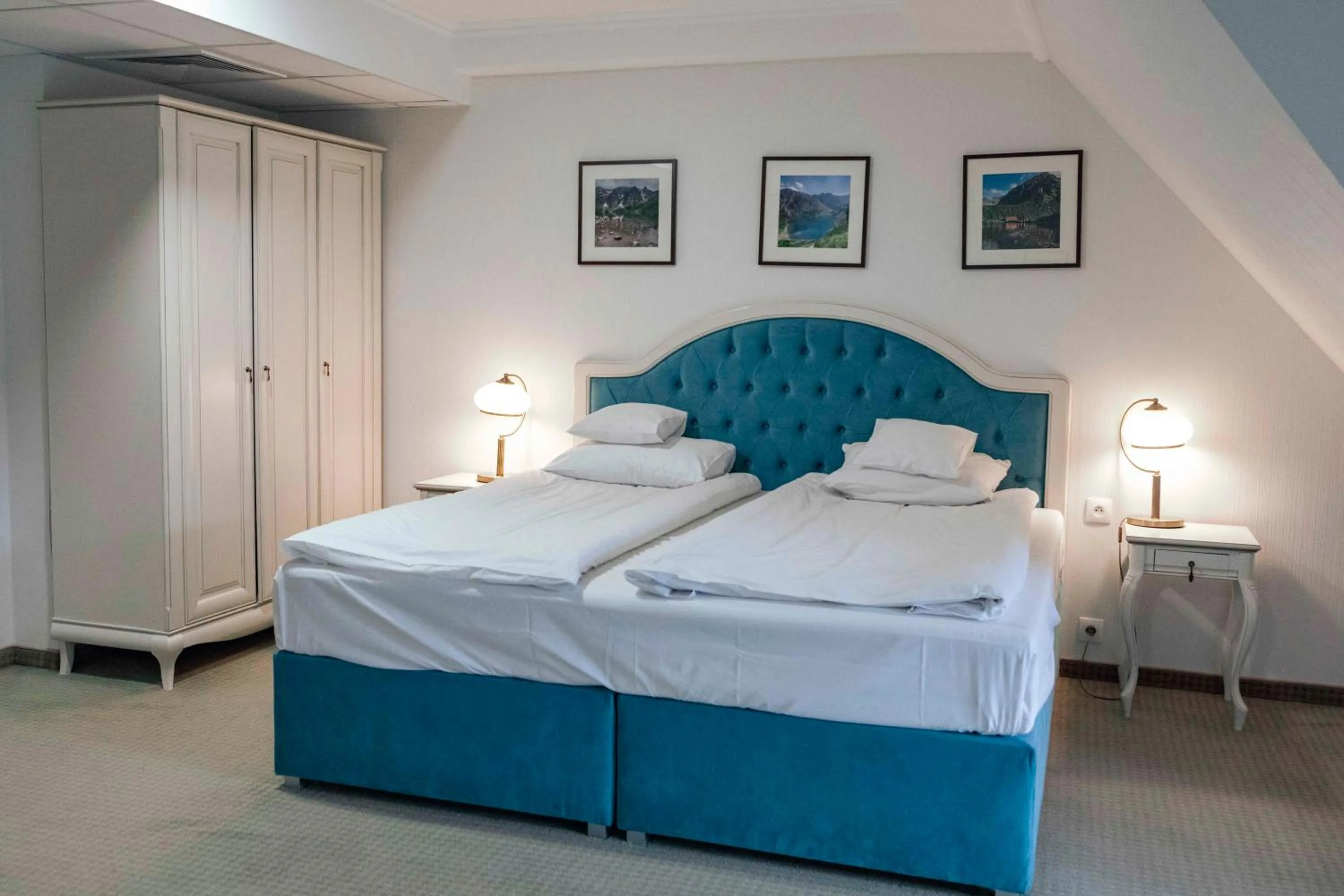 Photo of the whole room, Bed in Hotel Paryski Art & Business Zakopane - Basen Jacuzzi Sauna Małpi Gaj