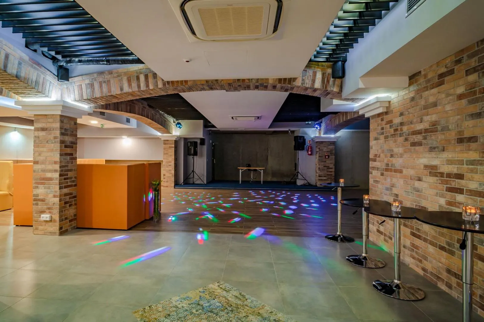 Activities in Hotel Paryski Art & Business Zakopane - Basen Jacuzzi Sauna Małpi Gaj