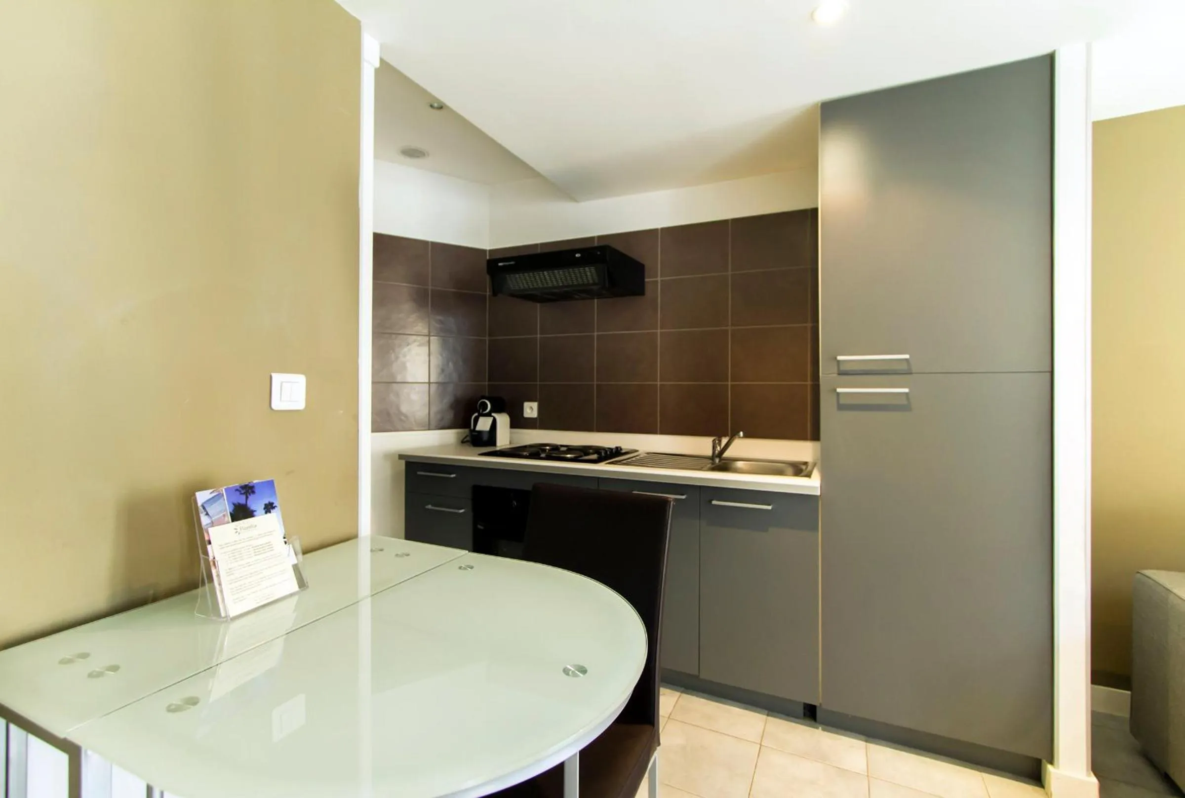 Kitchen or kitchenette in Florella Achard Apartment