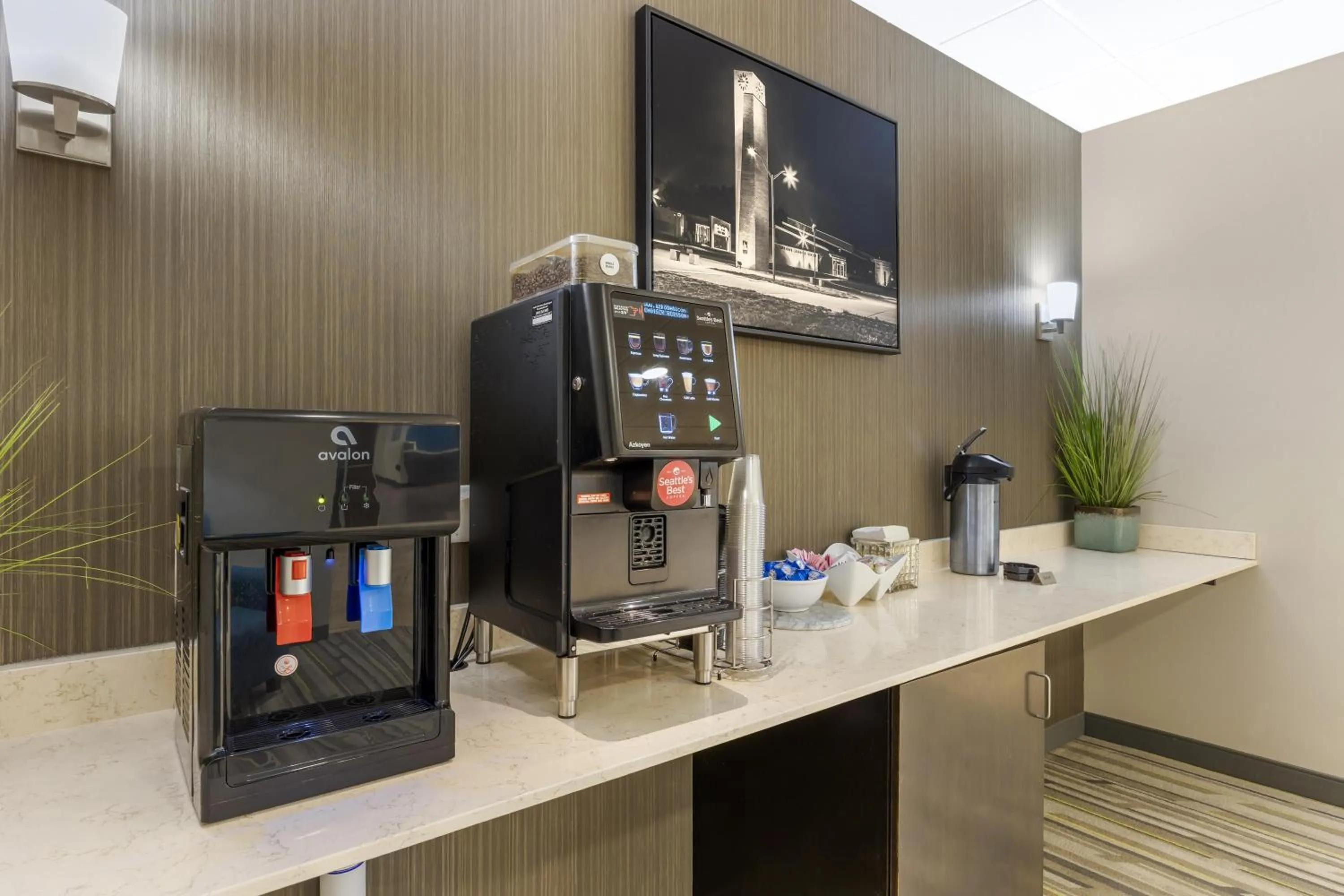 Lobby or reception in Best Western Plus Centralia Hotel & Suites