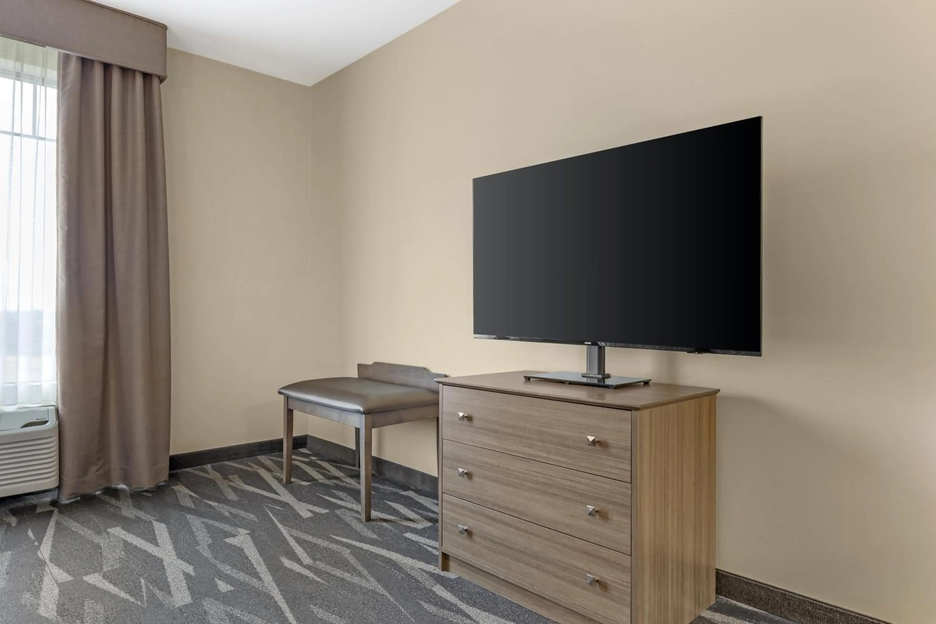 Bedroom in Best Western Plus Centralia Hotel & Suites