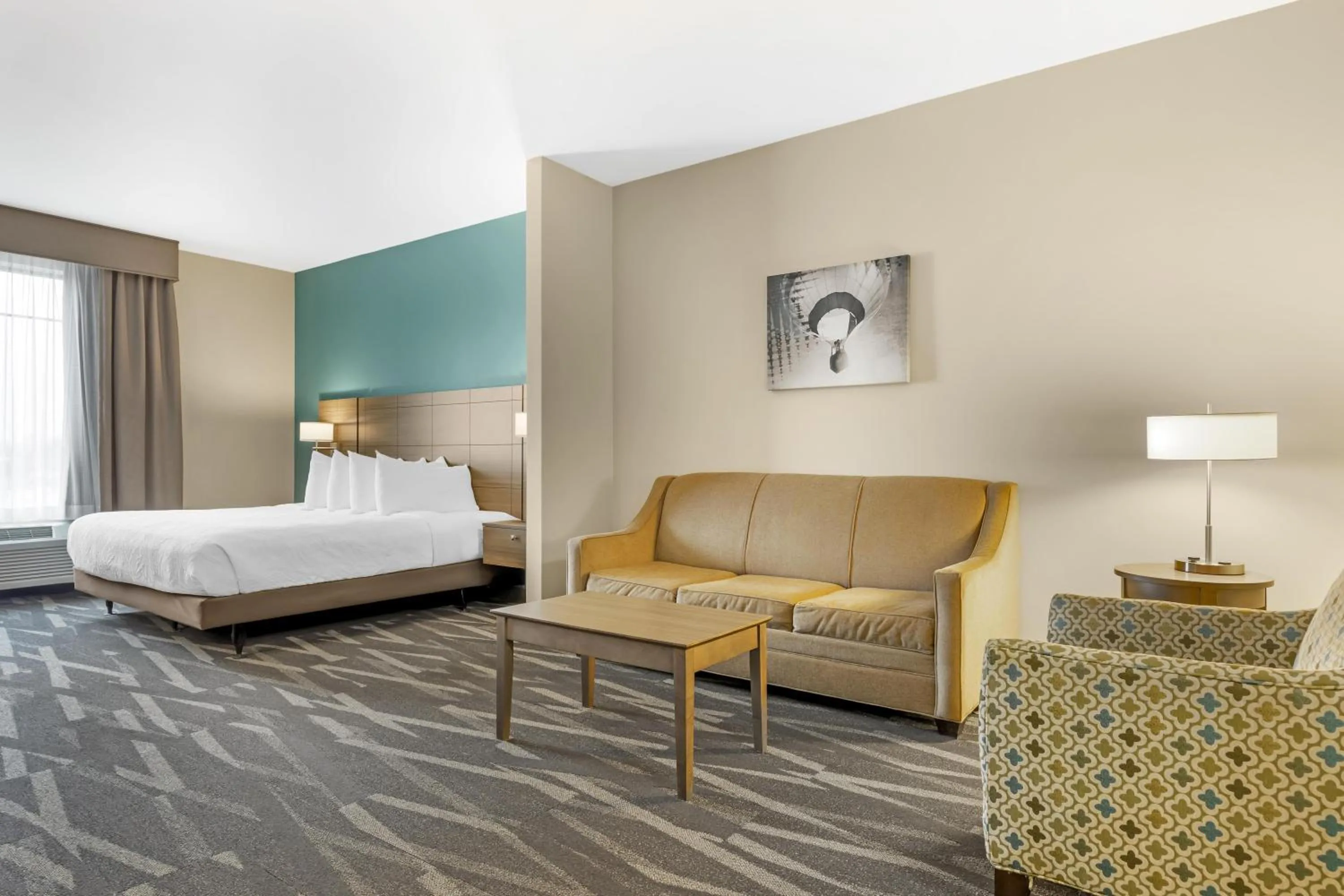 Photo of the whole room, Bed in Best Western Plus Centralia Hotel & Suites