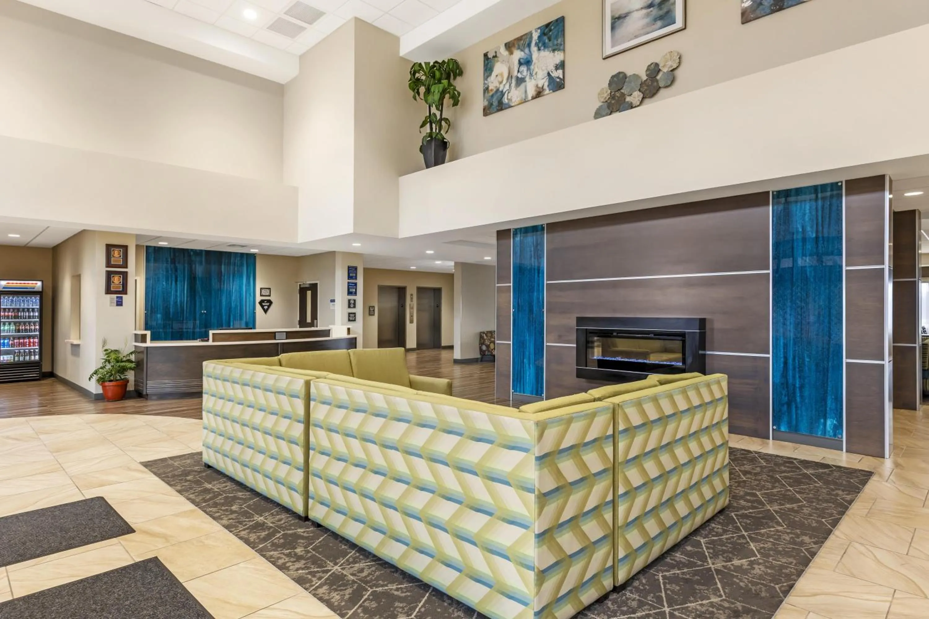 Lobby or reception in Best Western Plus Centralia Hotel & Suites