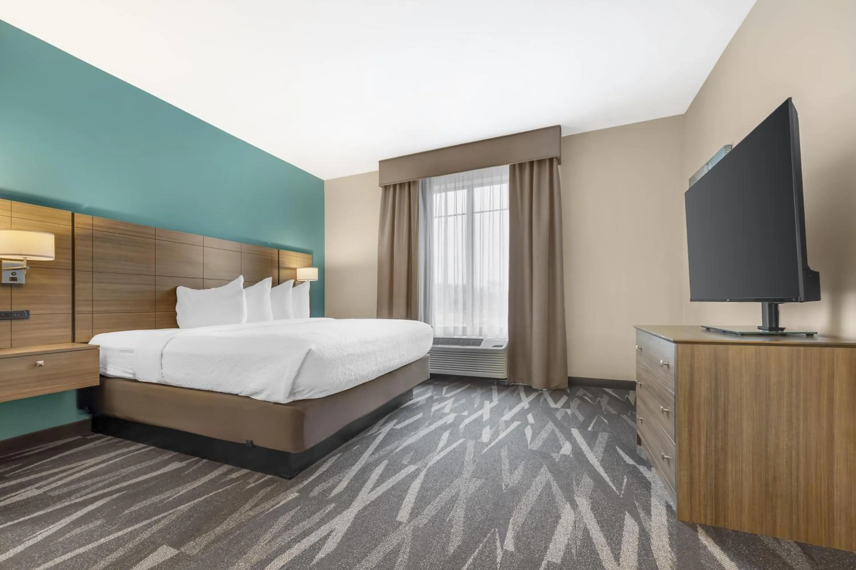 Photo of the whole room, Bed in Best Western Plus Centralia Hotel & Suites