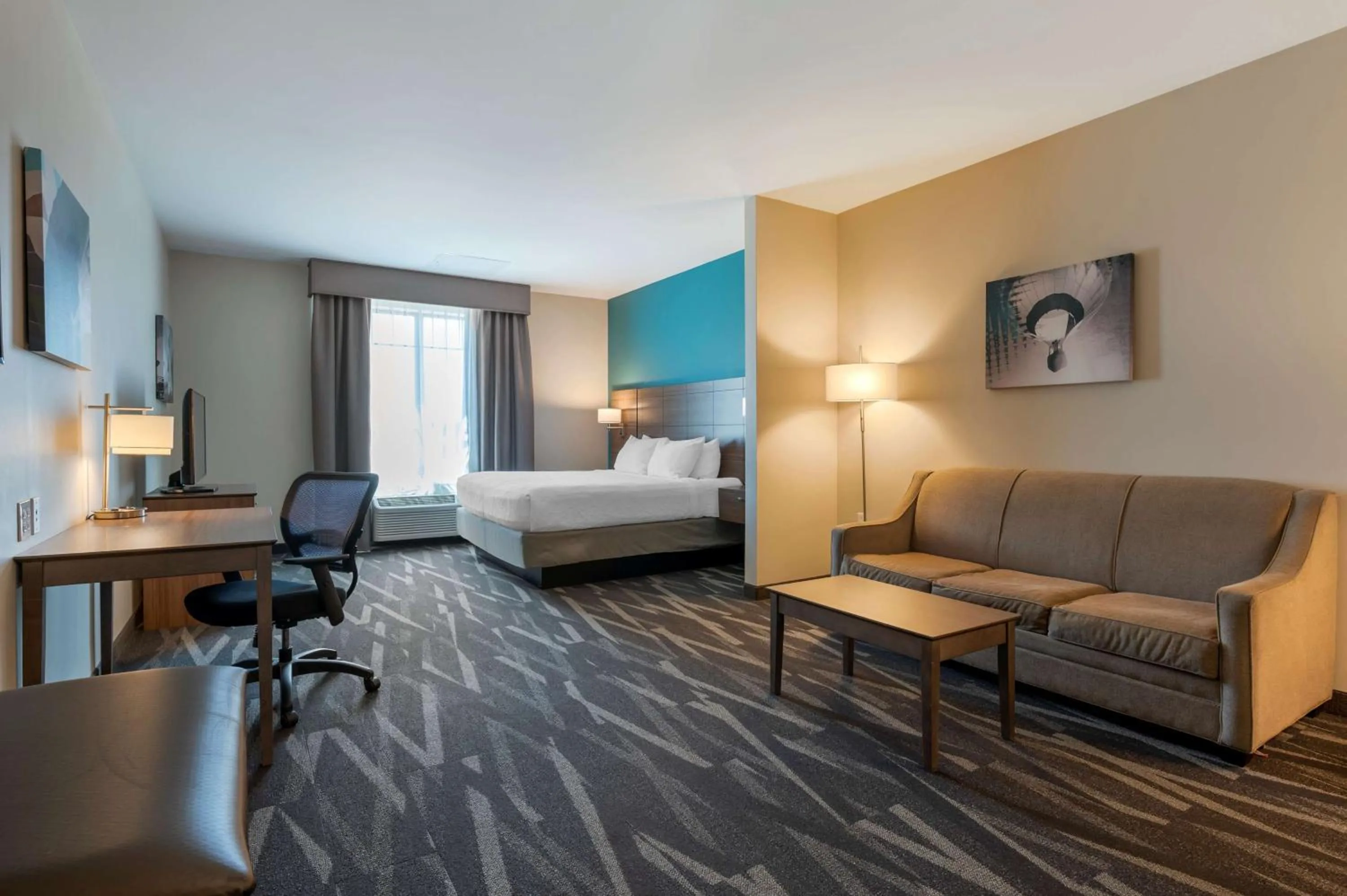 Bedroom, Bed in Best Western Plus Centralia Hotel & Suites