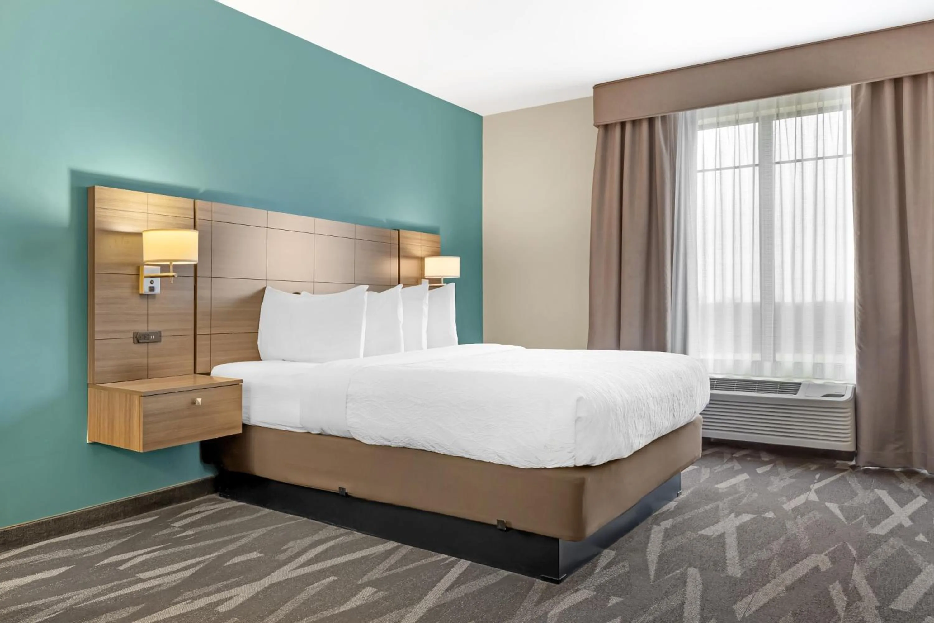 Bedroom, Bed in Best Western Plus Centralia Hotel & Suites