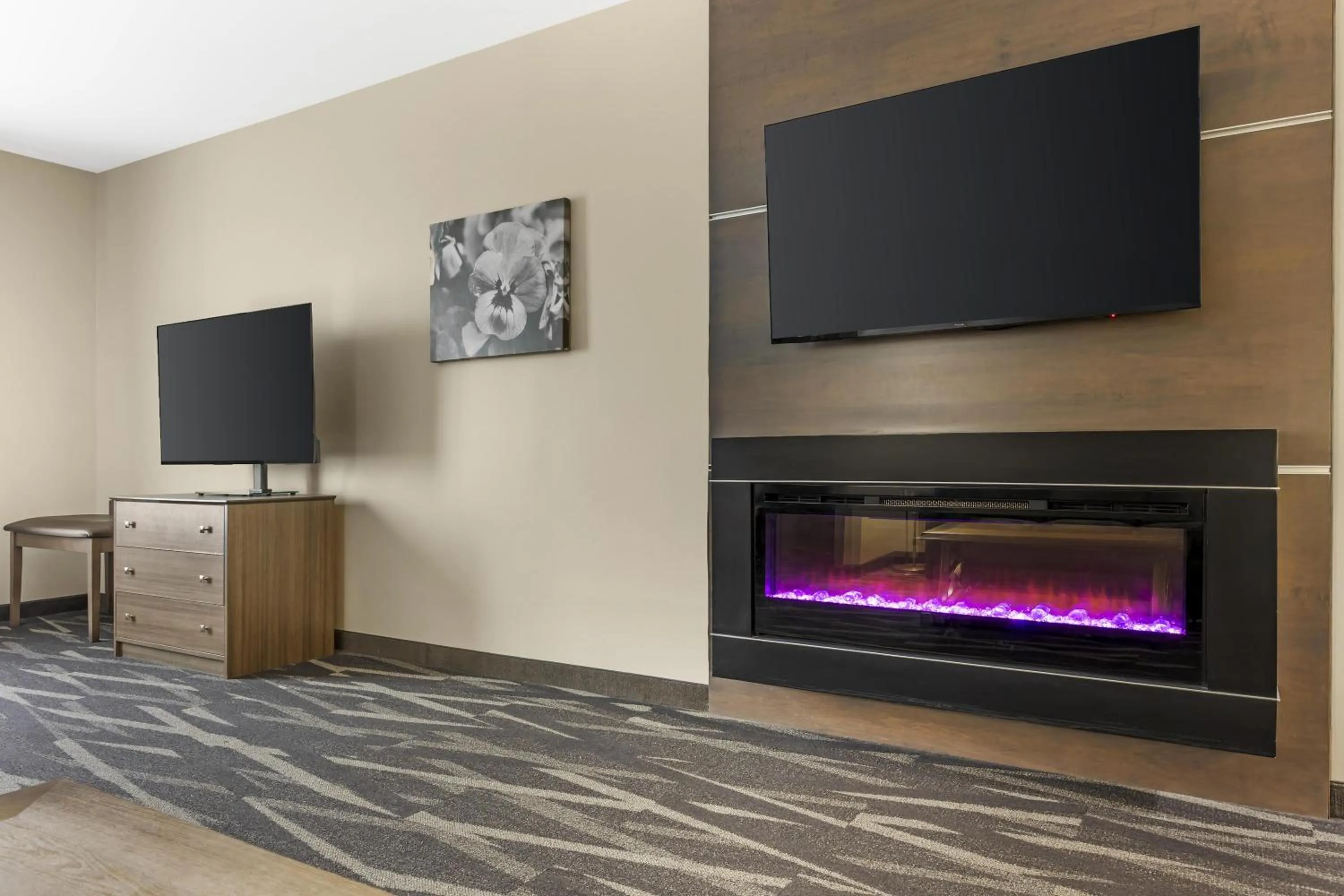 Photo of the whole room in Best Western Plus Centralia Hotel & Suites