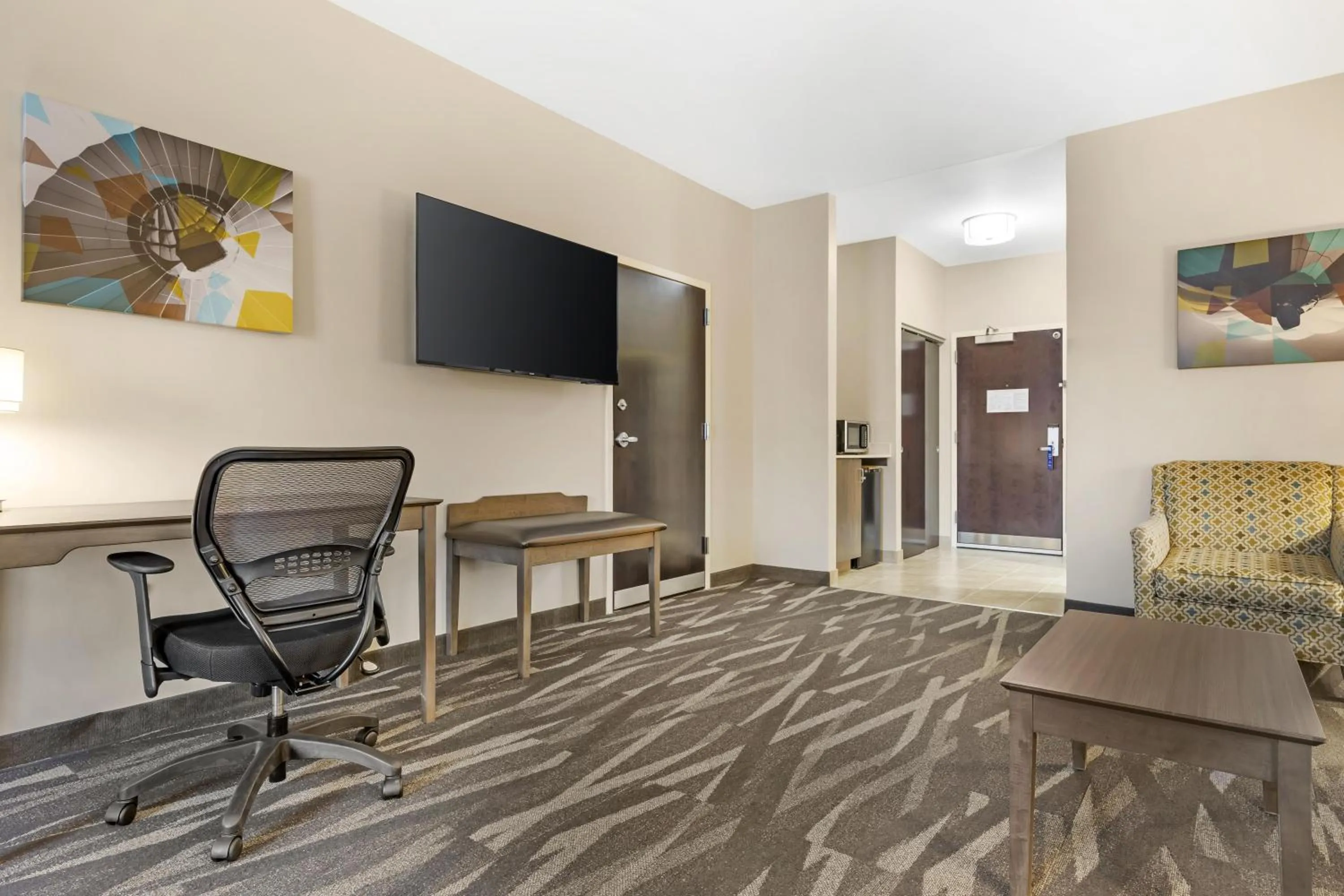 Photo of the whole room in Best Western Plus Centralia Hotel & Suites