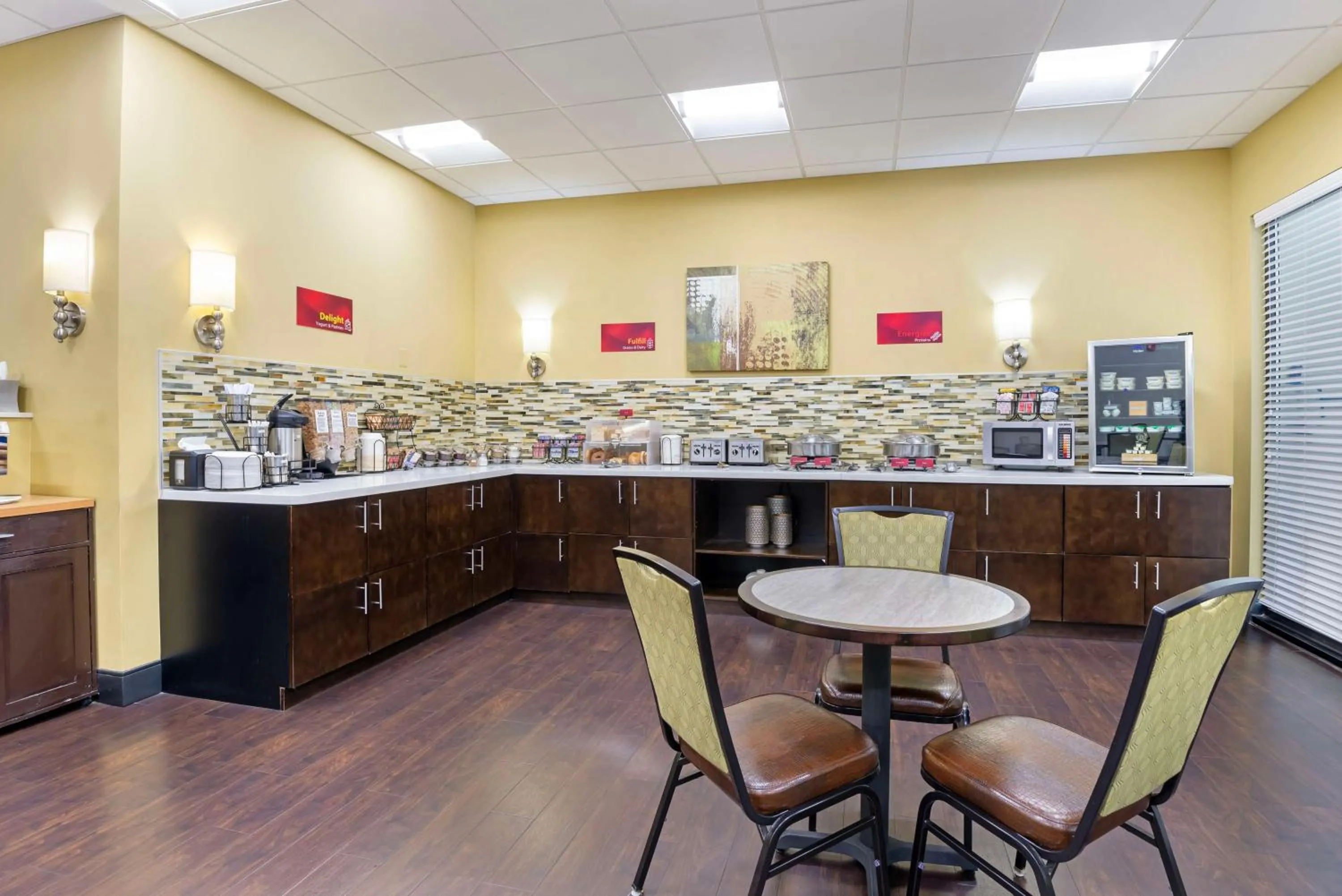 Breakfast in Best Western Plus Thornburg Inn & Suites