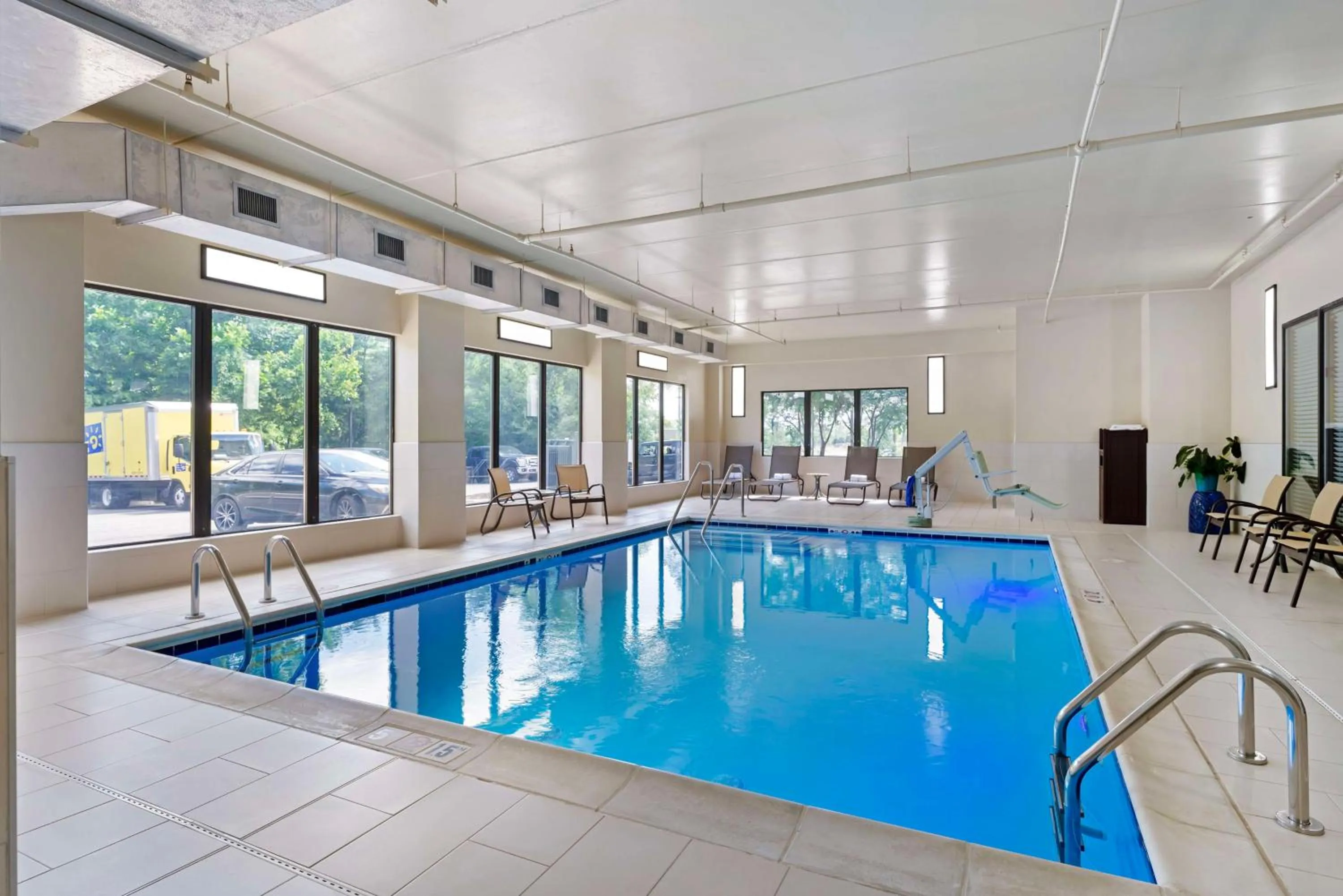 Pool view in Best Western Plus Thornburg Inn & Suites