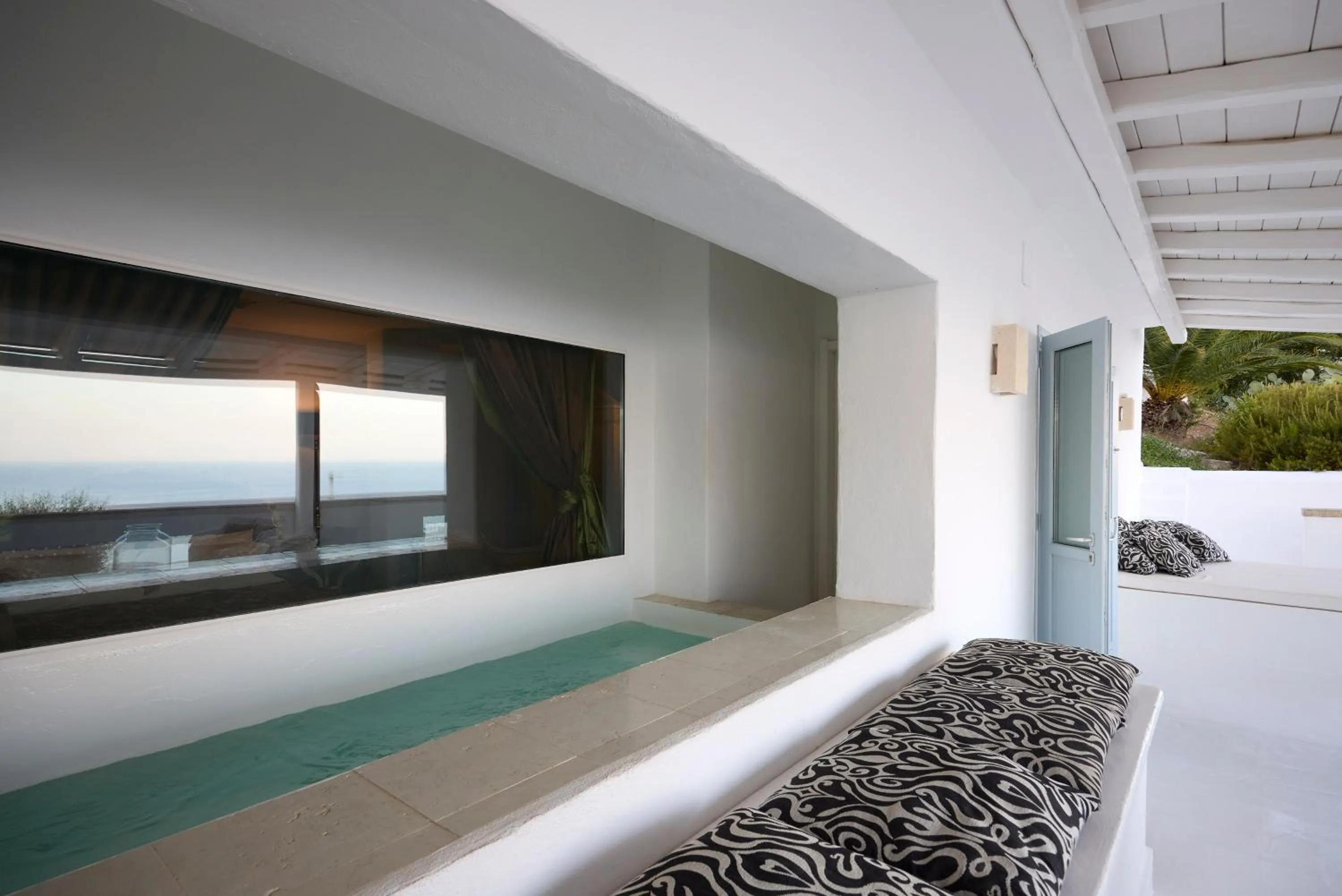 Swimming pool in La Locanda Del Carrubo