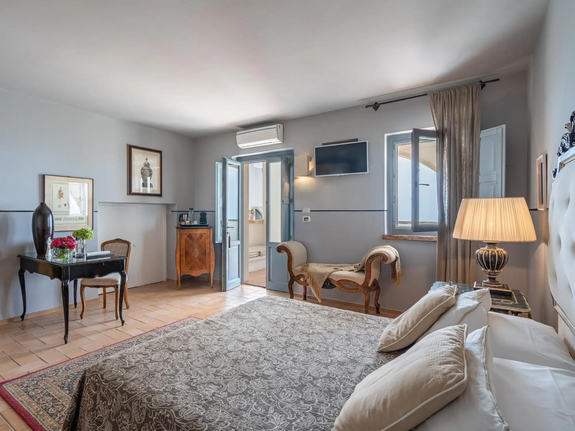 Photo of the whole room, Bed in La Locanda Del Carrubo