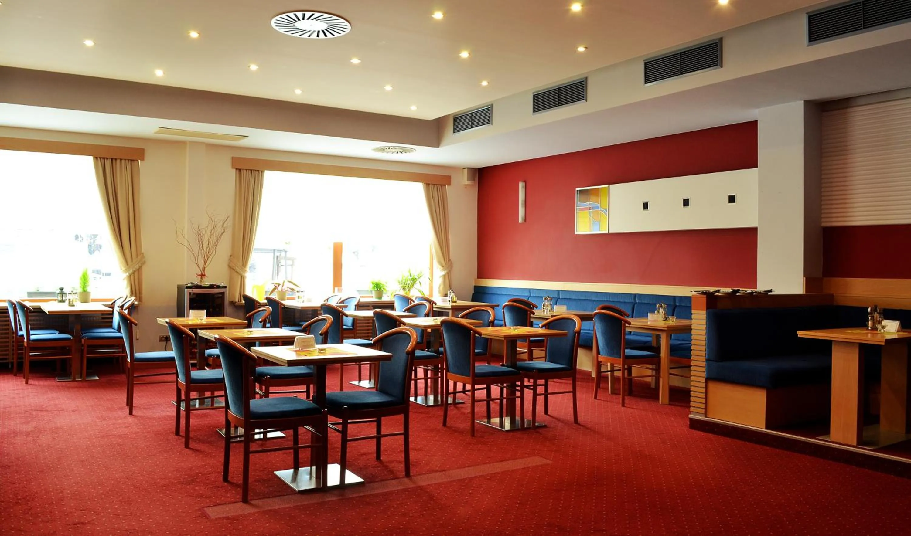 Restaurant/places to eat in Hotel Slovan