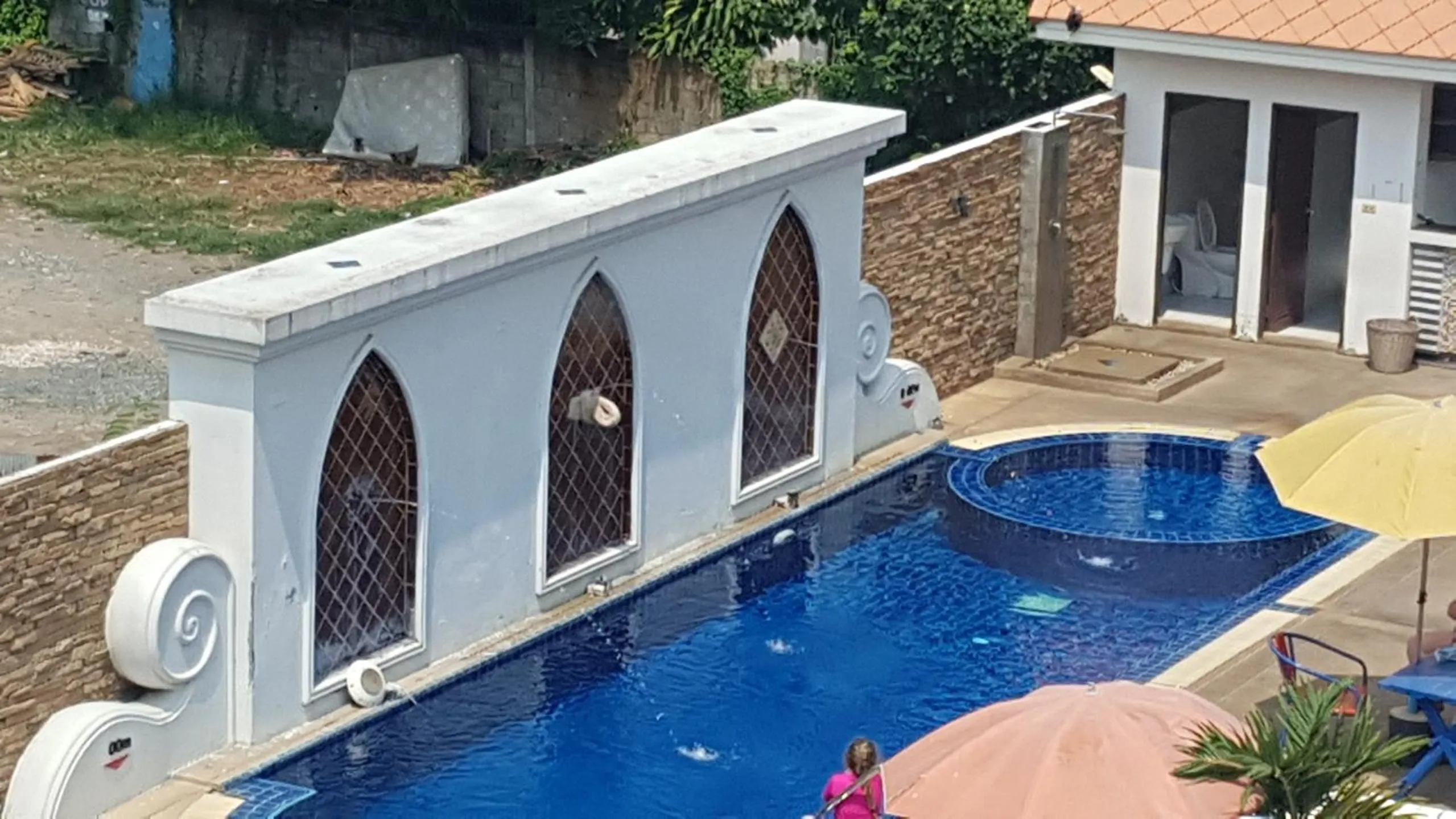 Swimming pool in Wangburapa Grand Hotel