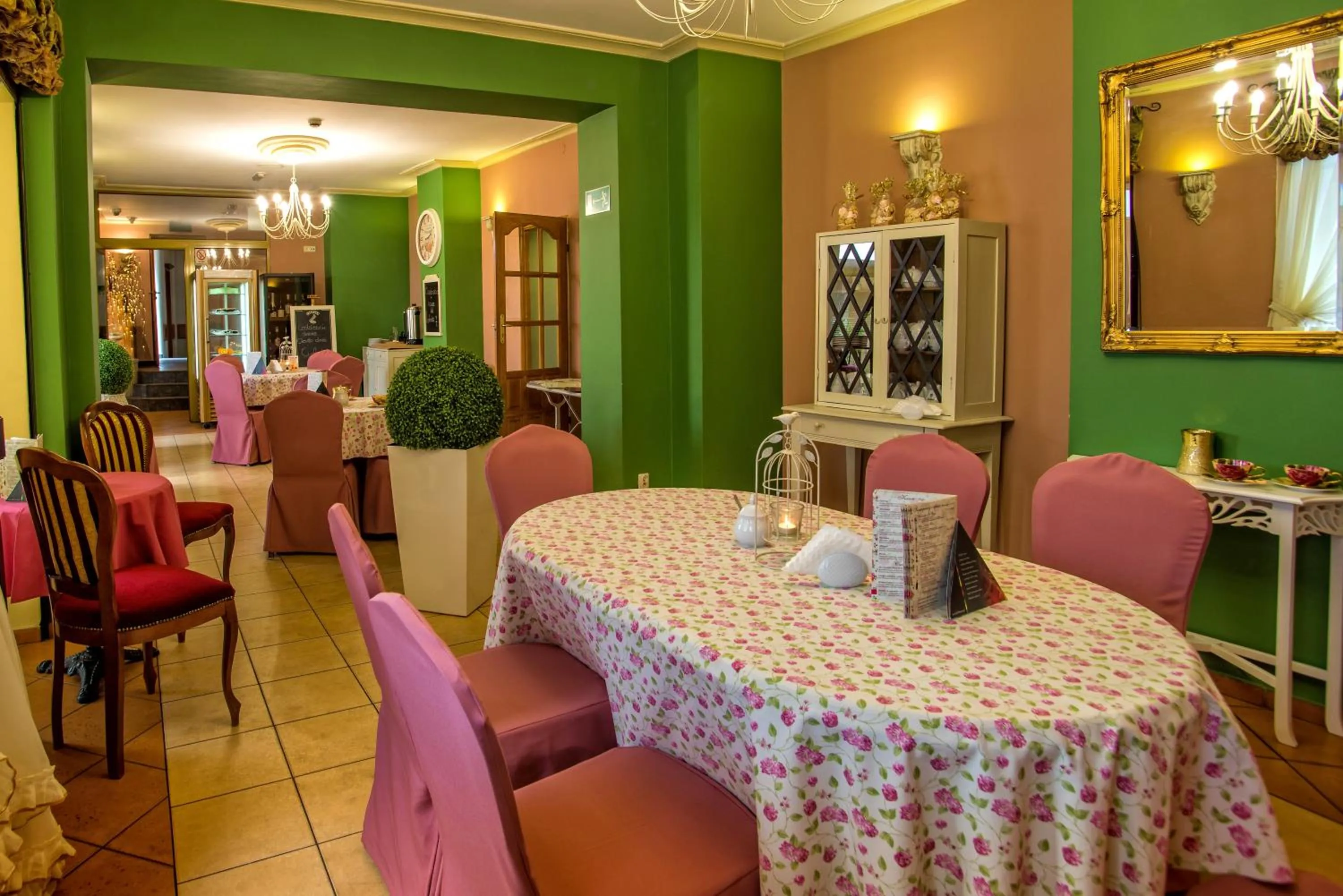 Restaurant/places to eat in Pietrak Hotel