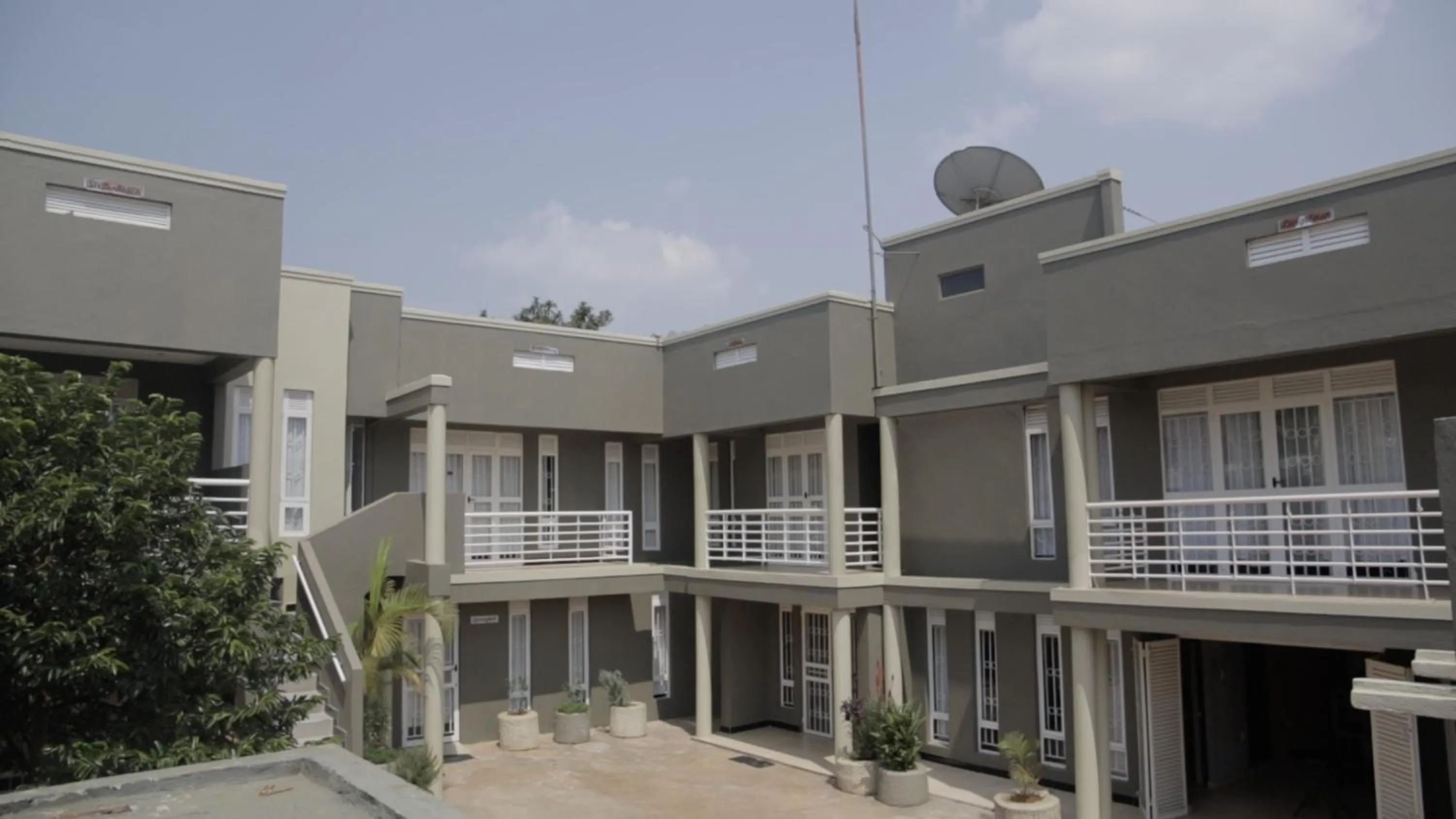 Property building in CommonLens Inn