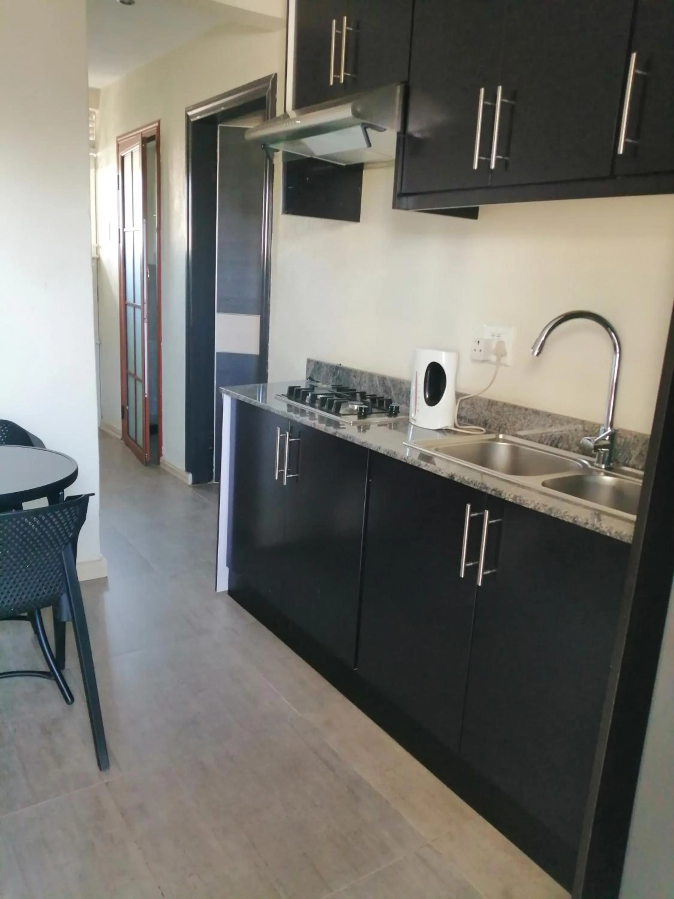 Kitchen or kitchenette in CommonLens Inn