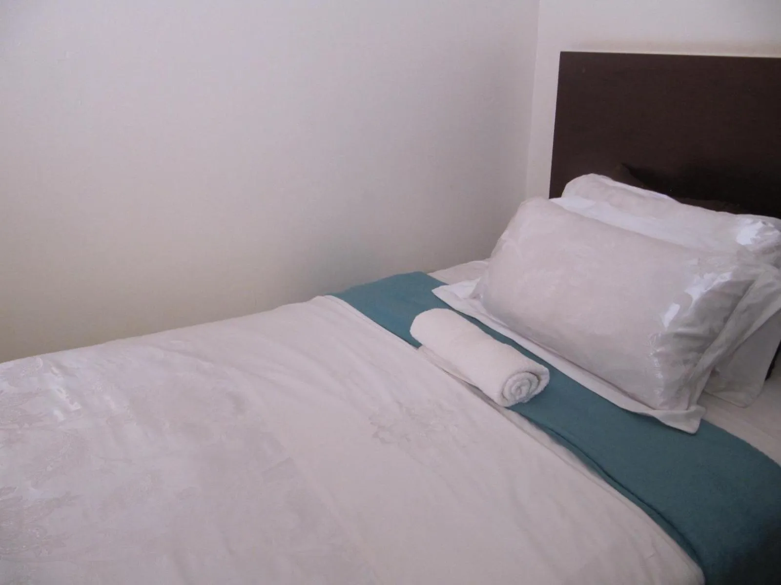 Bed in CommonLens Inn