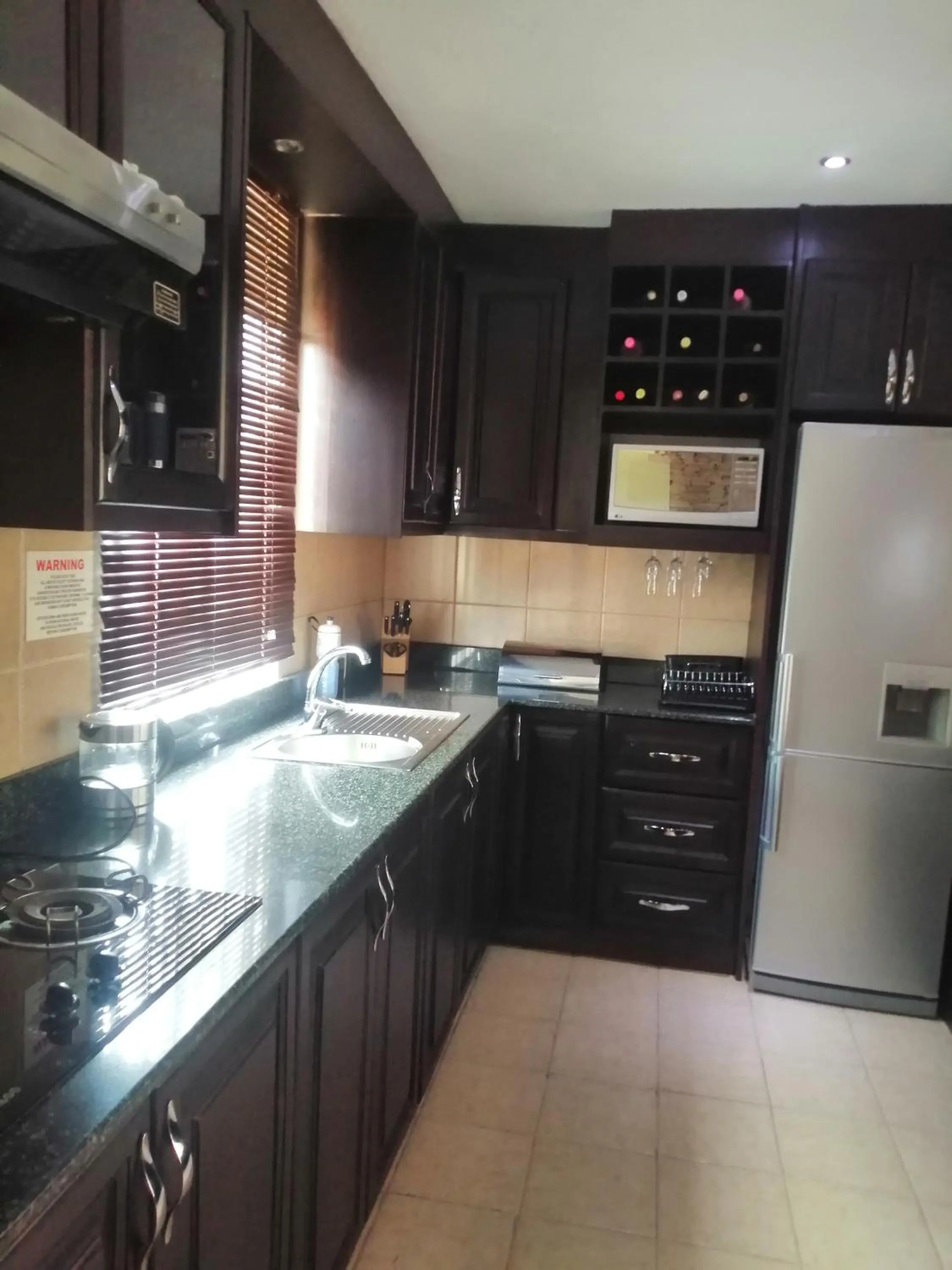 Kitchen or kitchenette in CommonLens Inn