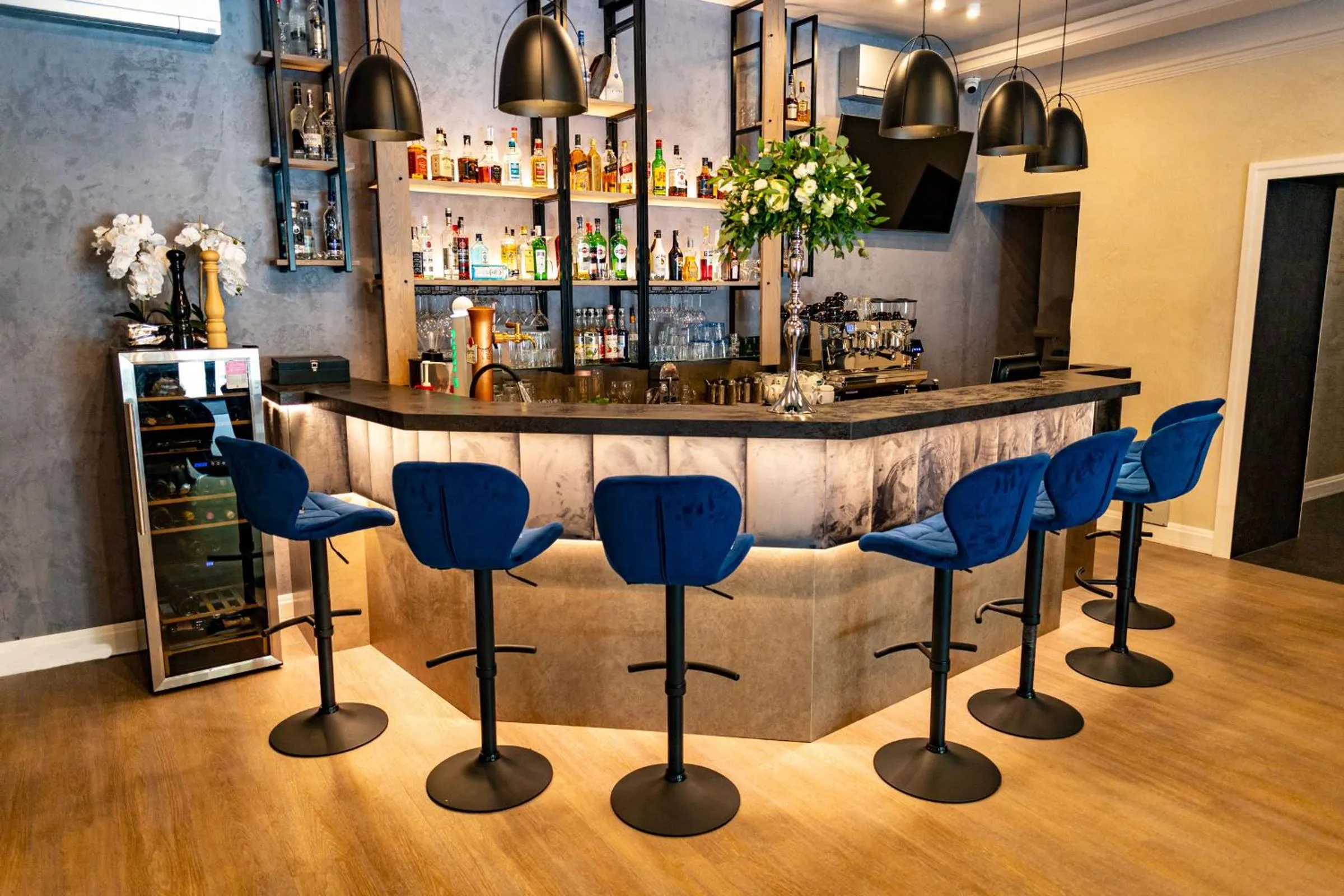 Lounge or bar in Hotel Alpin