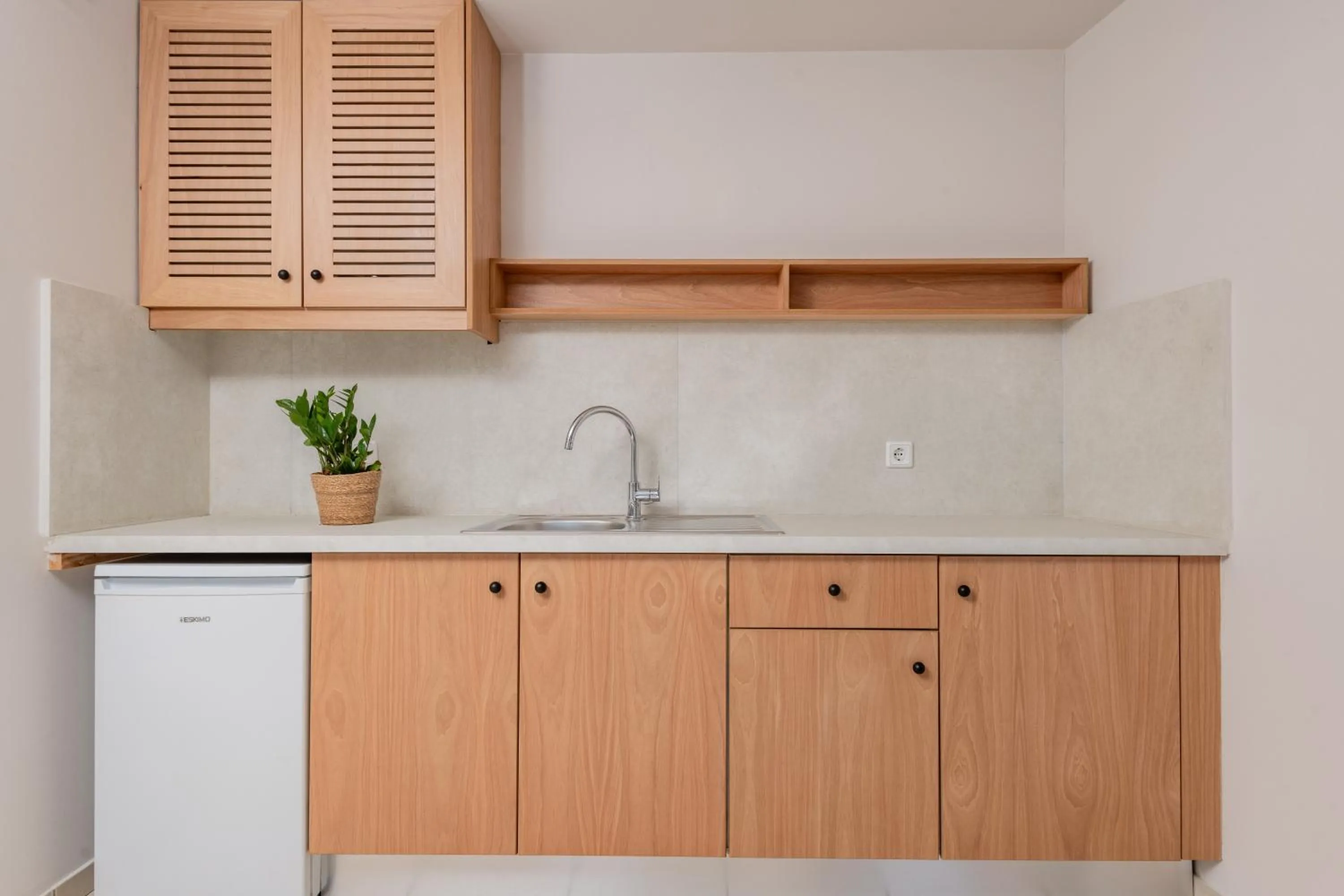 Kitchen or kitchenette in Alykes View Apartments